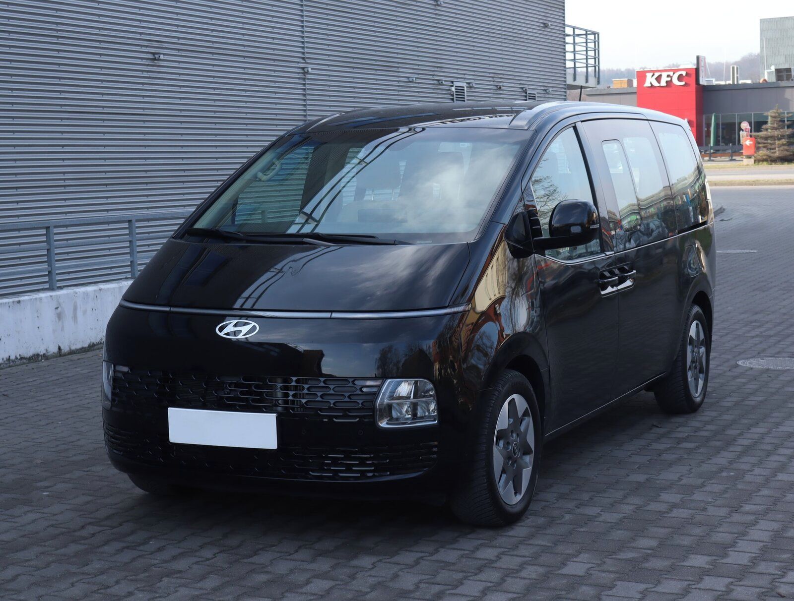 Hyundai Staria, 1.6 T-GDI HEV, Klima, ČR, 1Maj - fotka 2