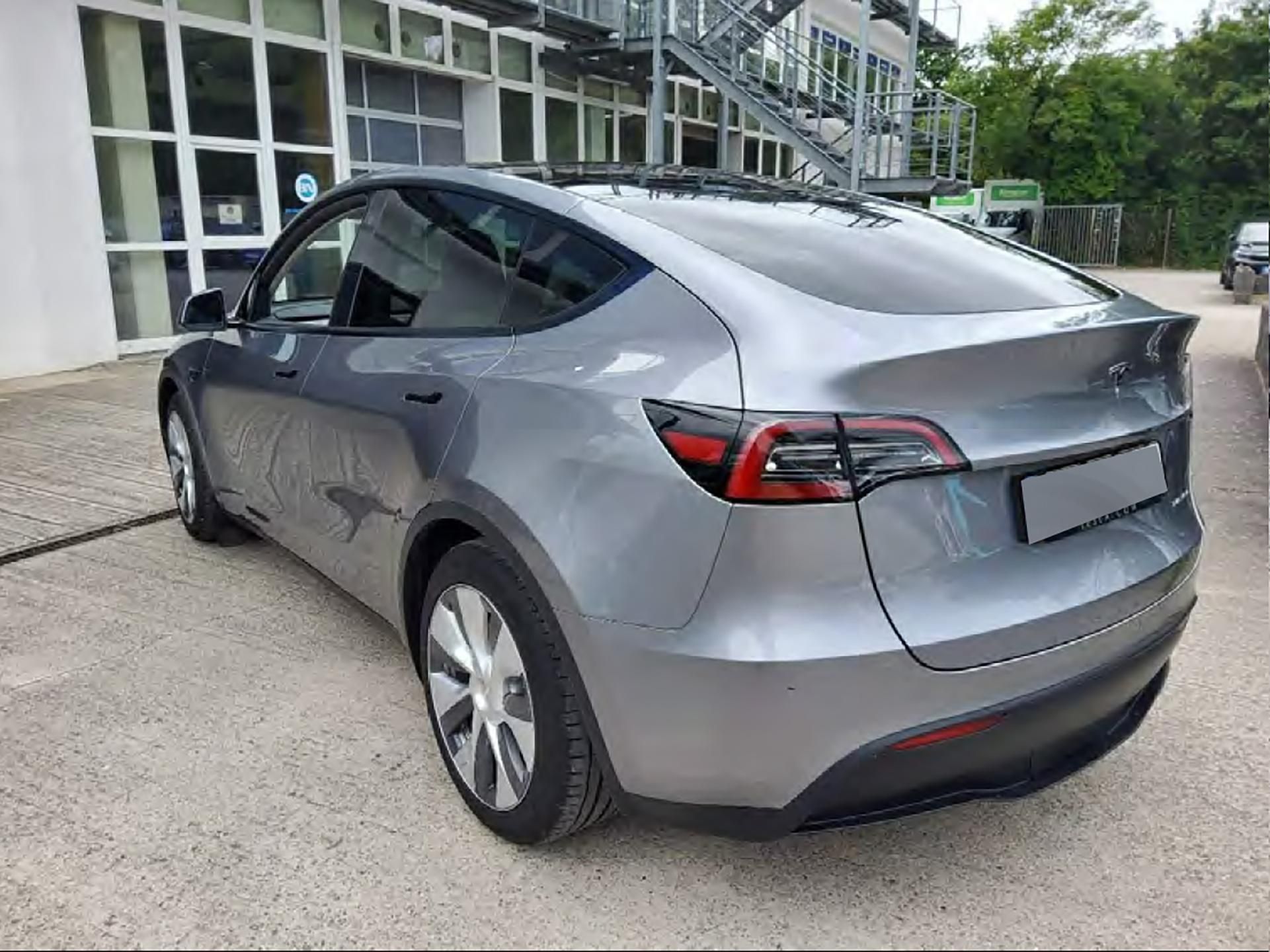 Tesla Model Y, Long Range AWD – 514 HP, 4×4 - fotka 4