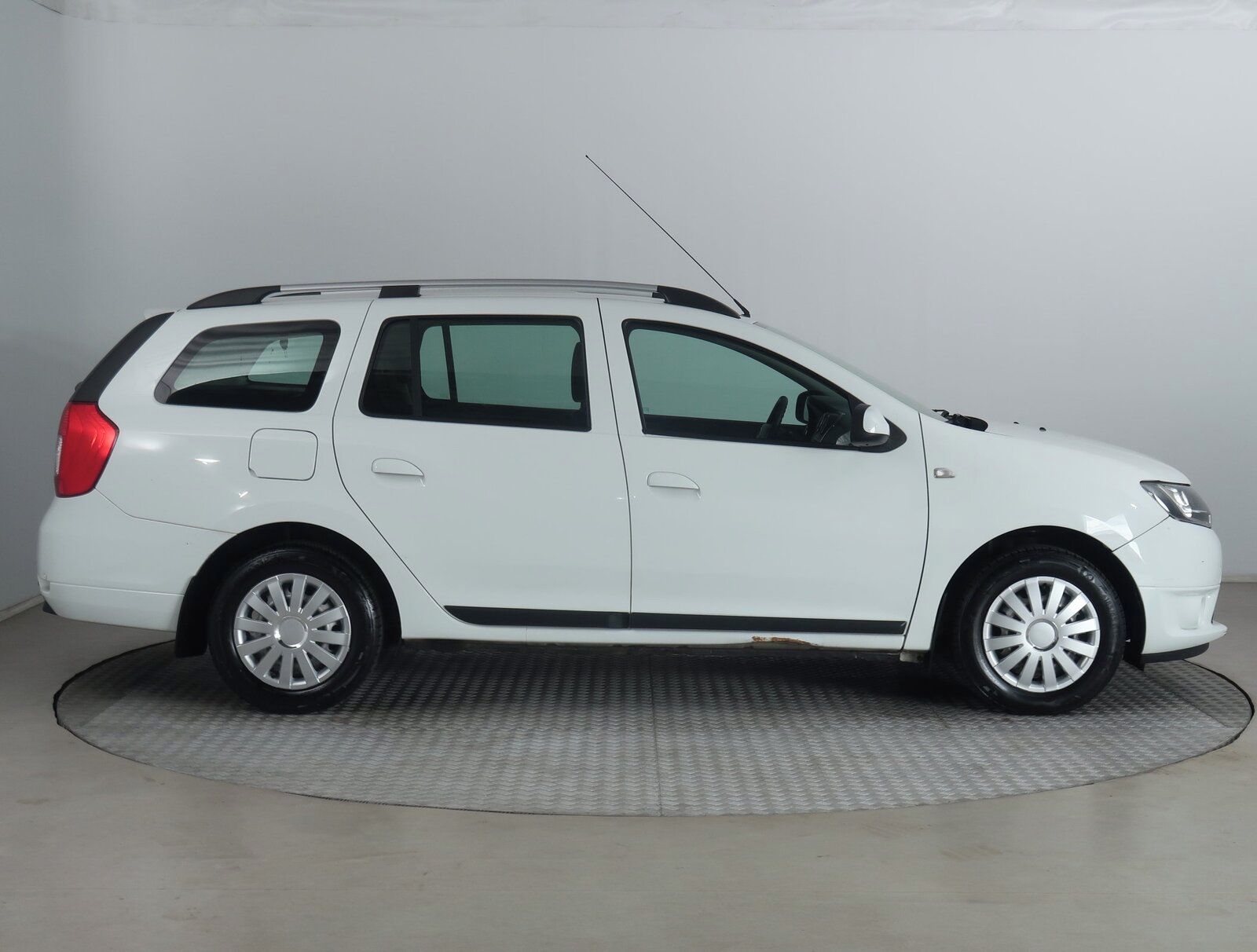Dacia Logan, 1.2 16V, po STK, Tažné - fotka 6