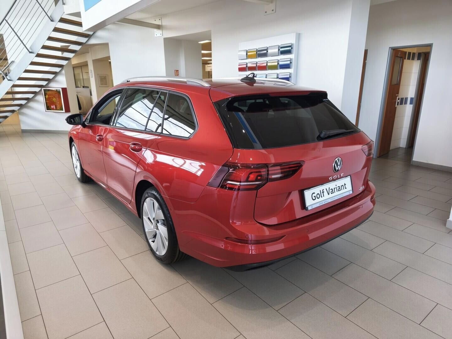 Volkswagen Golf Variant, People 1,5 eTSI 7DSG mHEV 110 - fotka 5