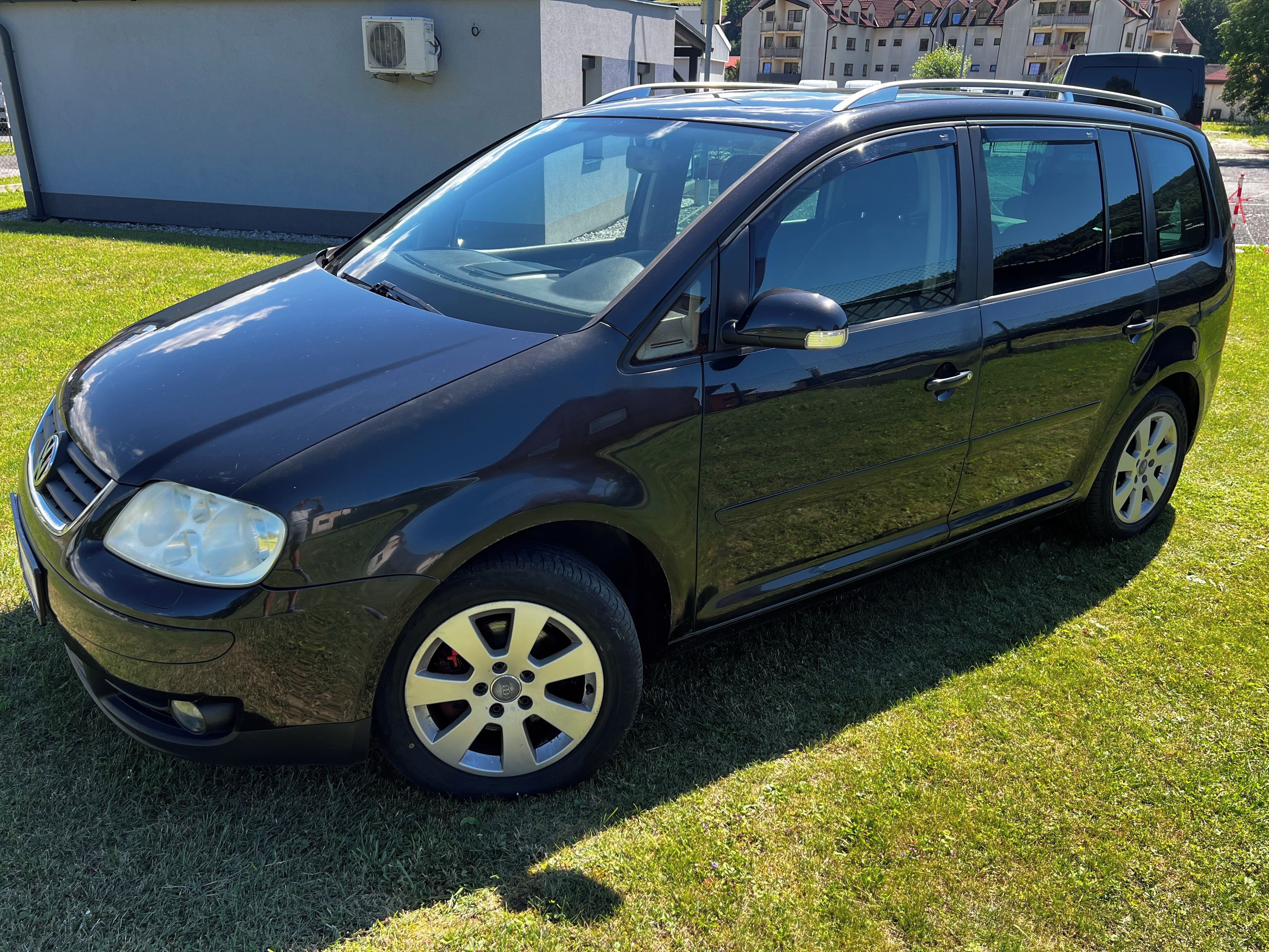 Volkswagen Touran, 2.0 TDi HIGHLINE TAŽNÉ ZAŘ.