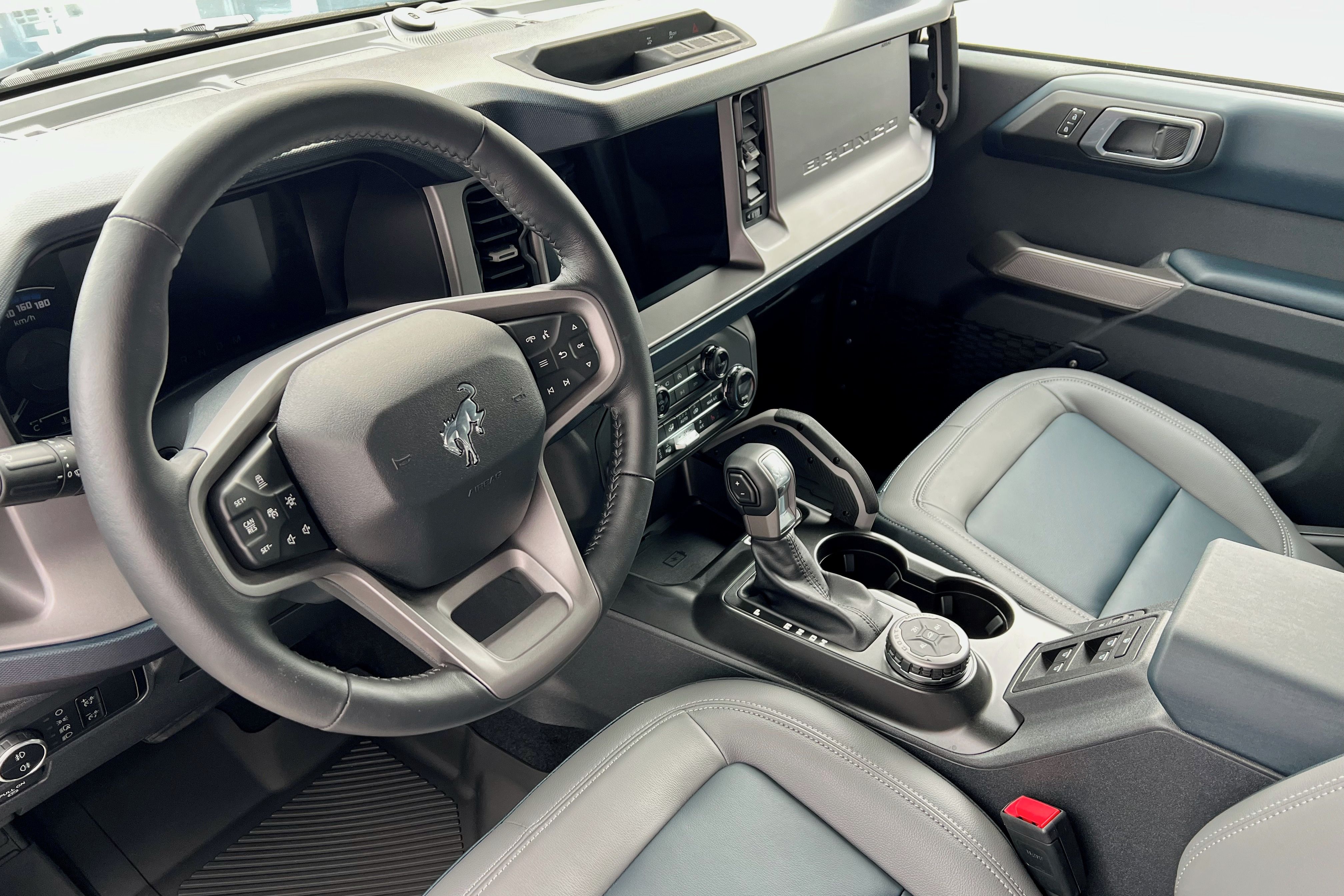 Ford Bronco, Outer Banks, 2.7 EcoBoost V6 T - fotka 5