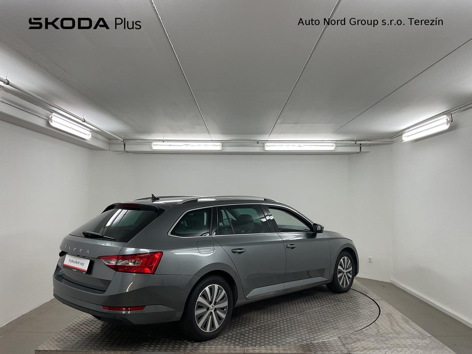 Škoda Superb, SUPEREB COM GRT STY TD 110/2.0 - fotka 2