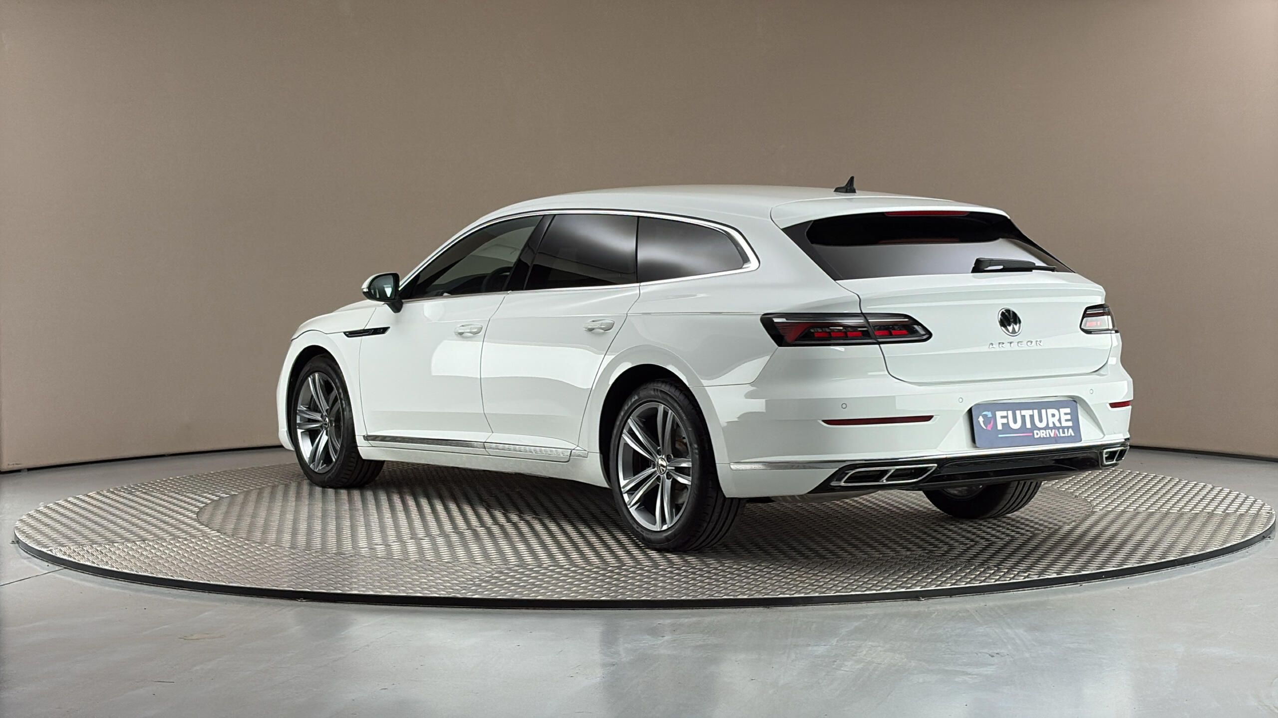 Volkswagen Arteon, 2.0 TSI DSG R-Line Shooting Br - fotka 2
