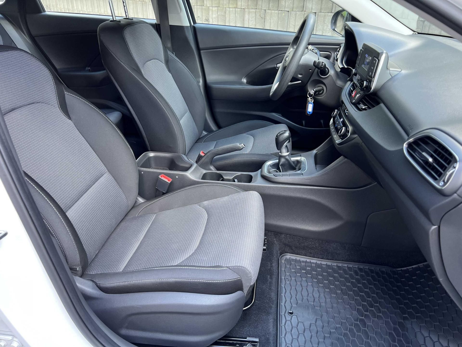 Hyundai i30, 1.5 DPi 81 kW 1.MAJ SERVISKA - fotka 6
