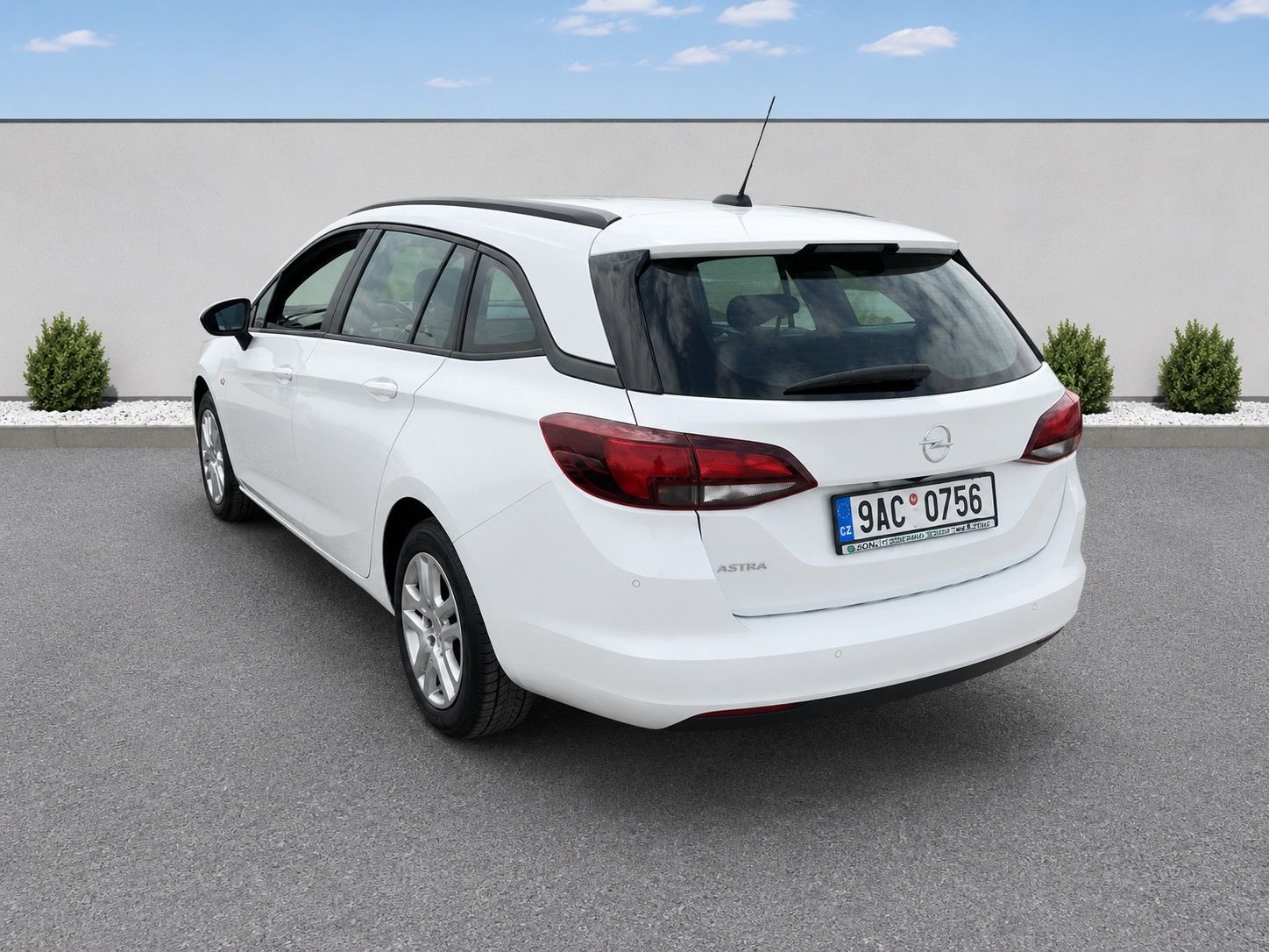 Opel Astra, 1.5 EDITION ČR 1maj po servisu - fotka 4