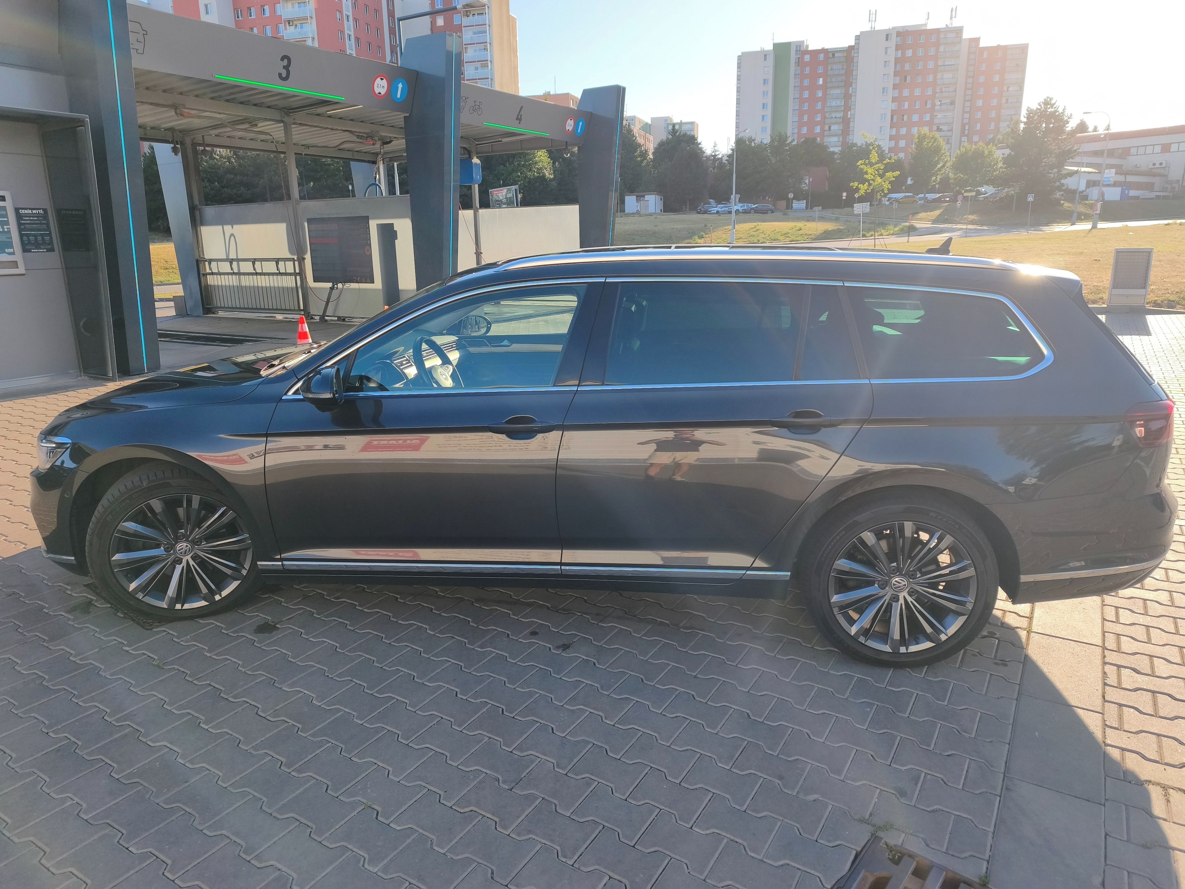 Volkswagen Passat, 2,0 TDI, TOP stav i výbava - fotka 3