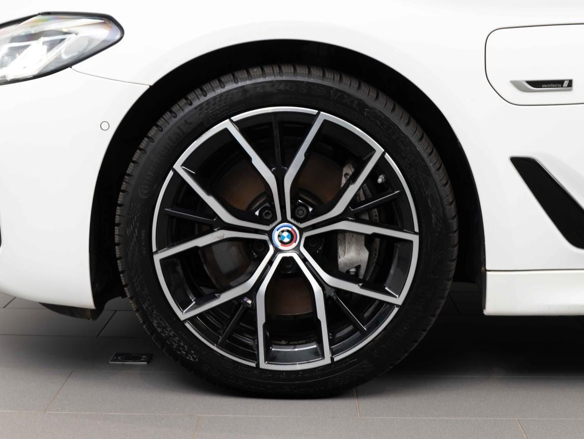 BMW Řada 5, 545e xDrive Sedan - fotka 5