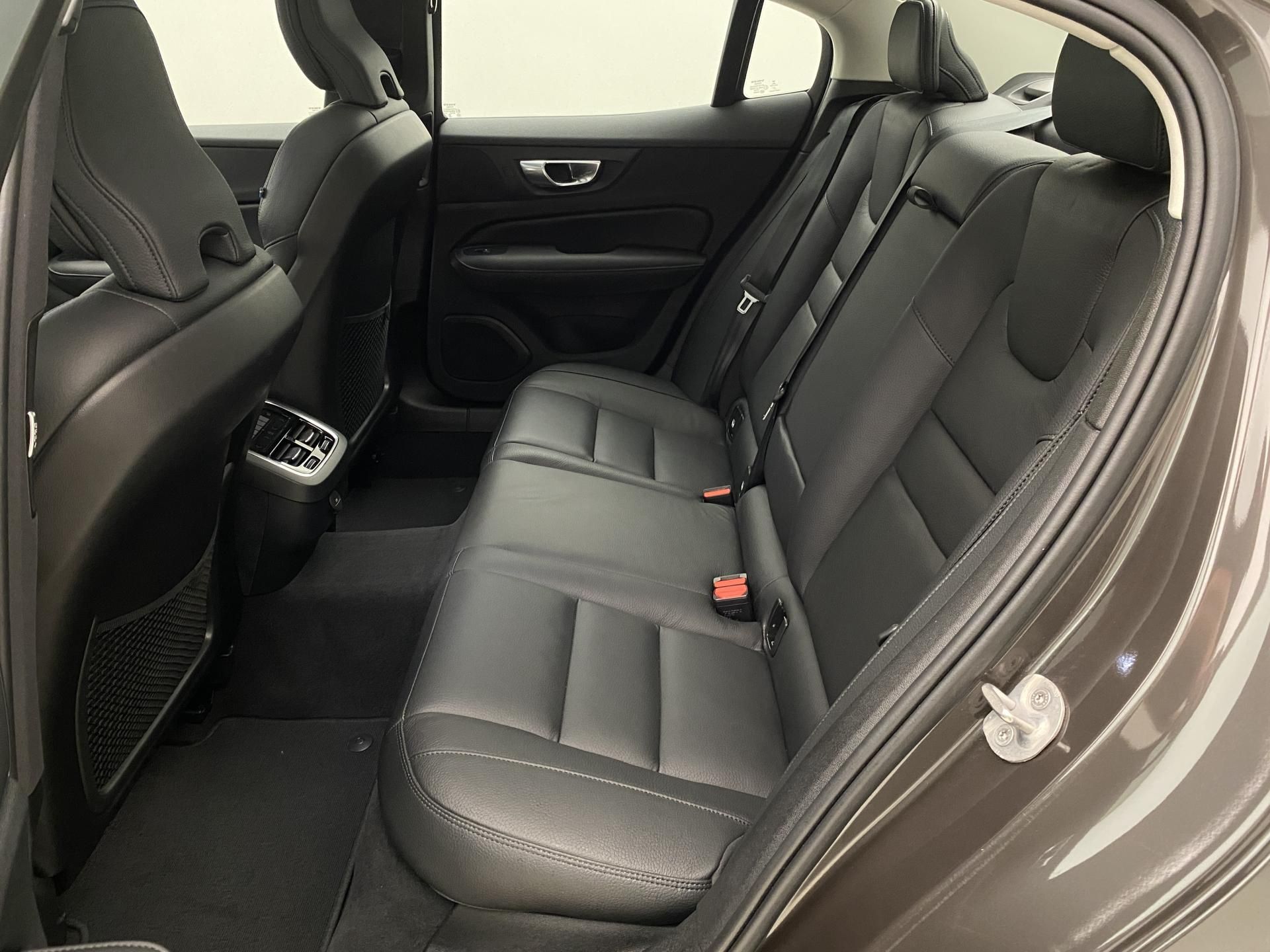 Volvo S60, B5 AWD DARK ULTIMATE AUT CZ - fotka 5
