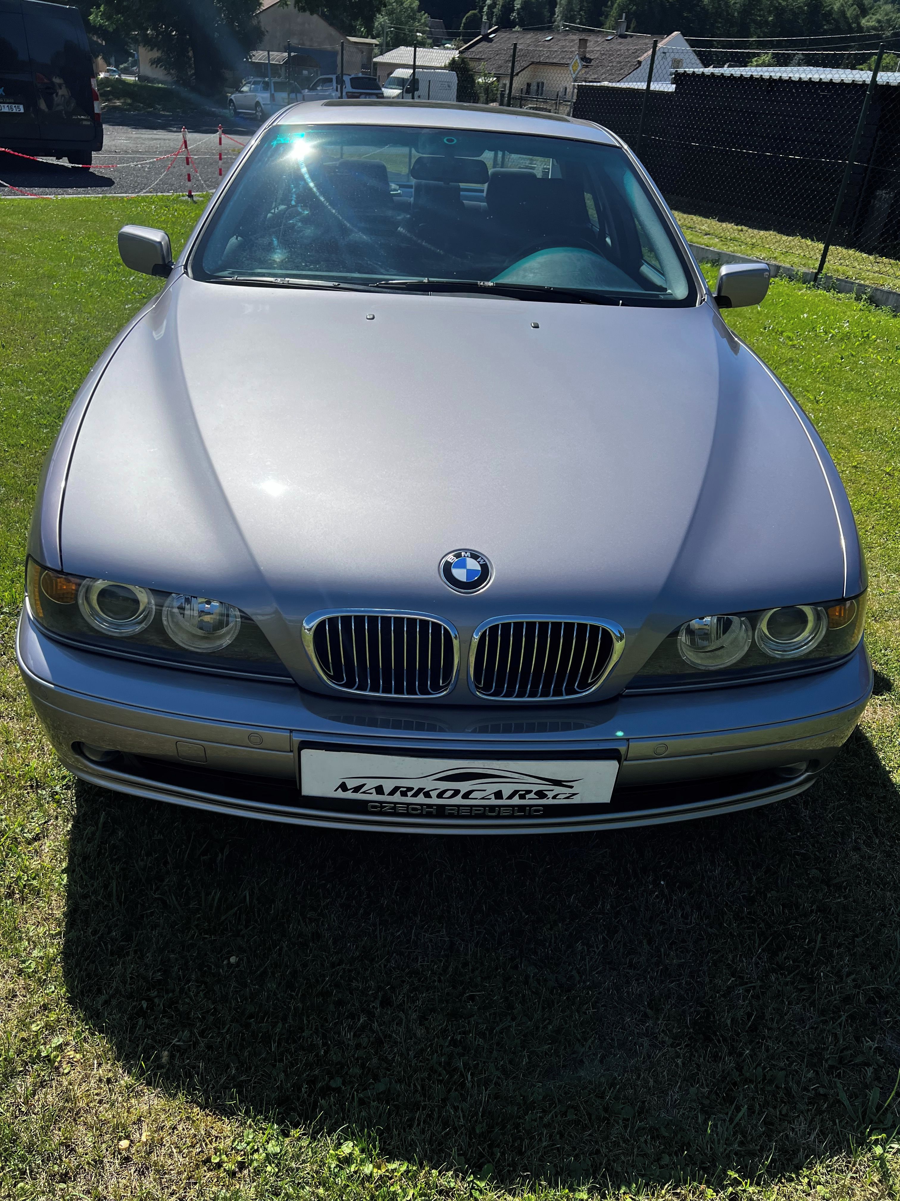 BMW Řada 5, 525i 1.MAJ. AUTOMAT SERVISKA - fotka 2