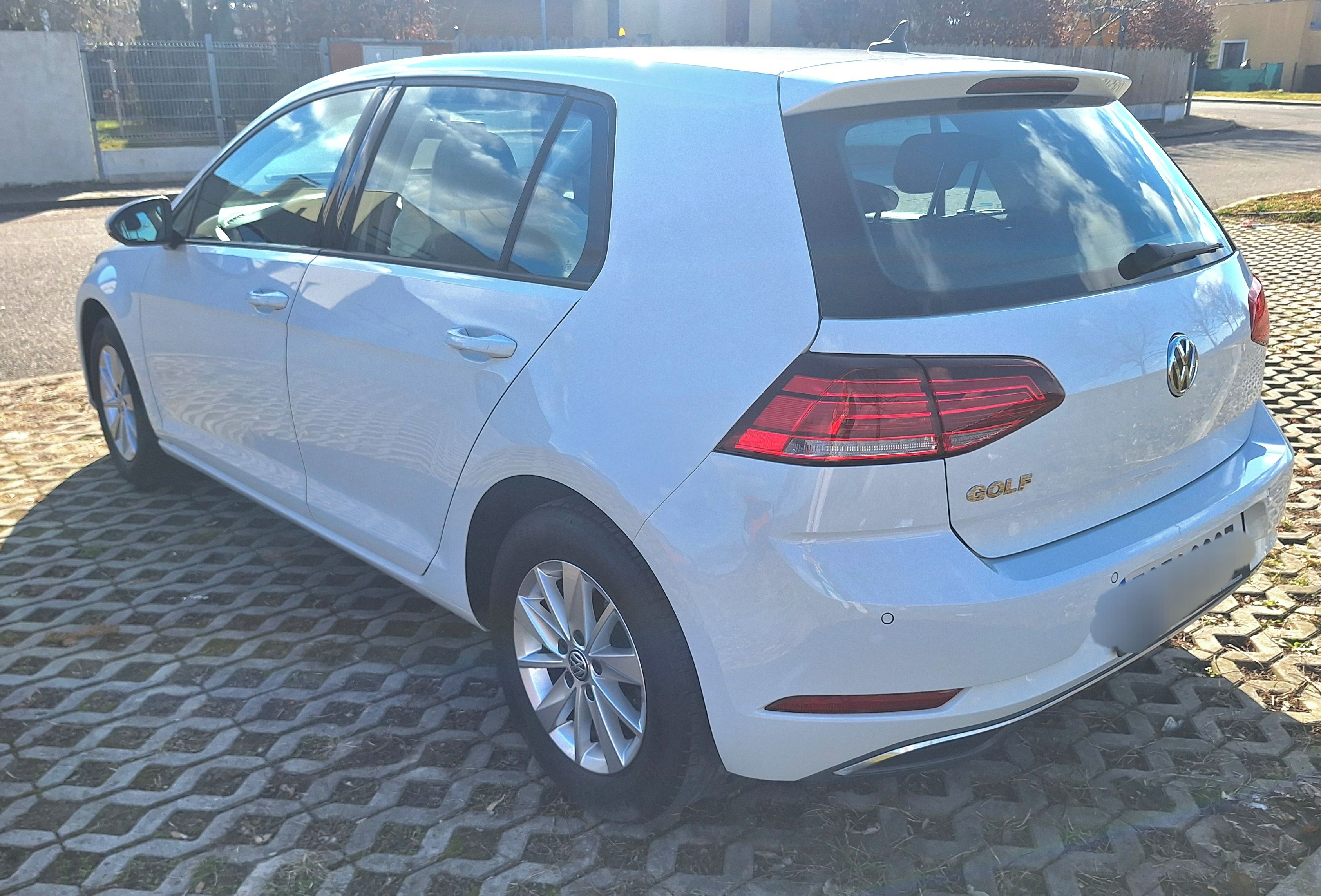 Volkswagen Golf, 1,0 l/85 kW TSI - fotka 2