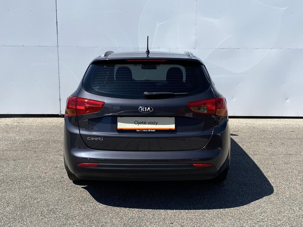 Kia Cee´d, 1,4i 73 kW - fotka 6