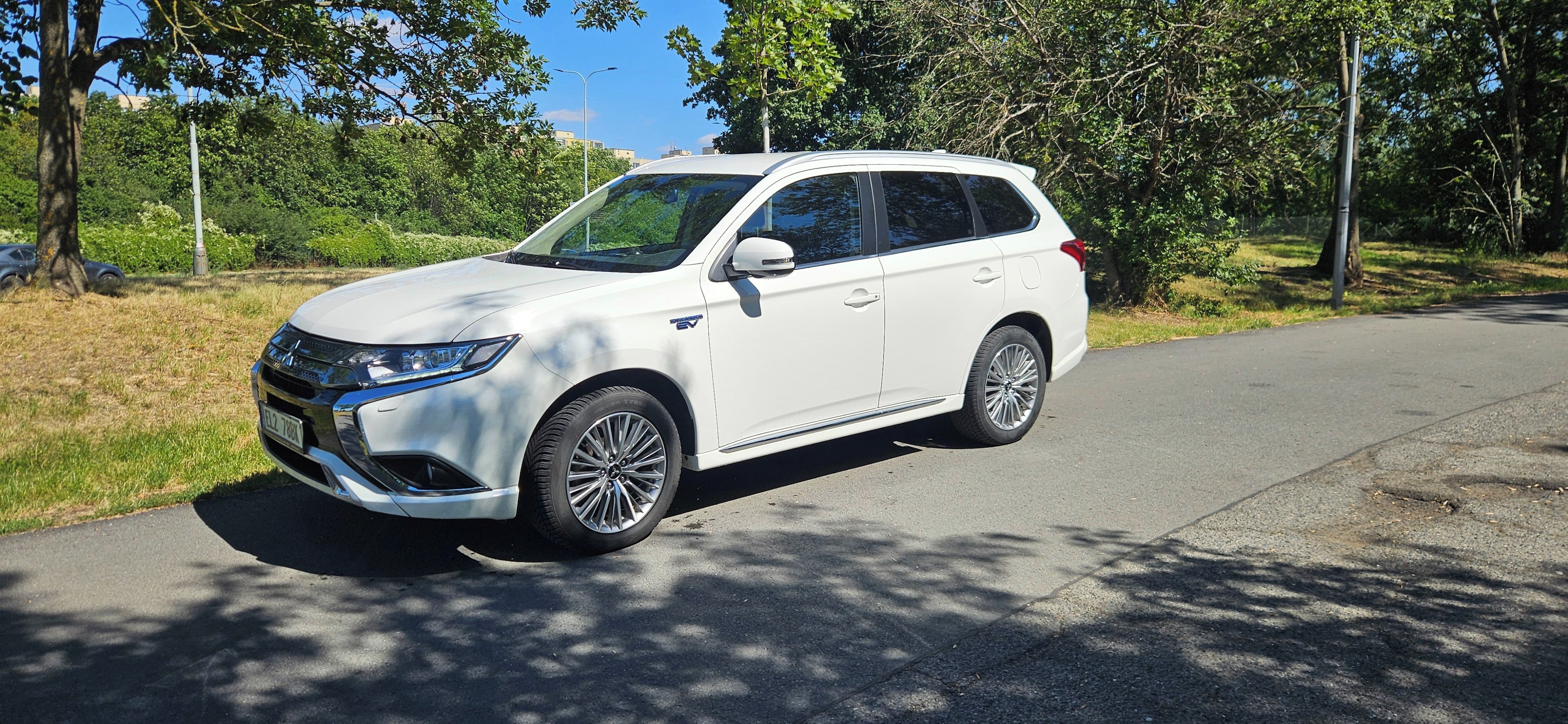 Mitsubishi Outlander, 2.4 i 4x4 PHEV autori servis - fotka 2