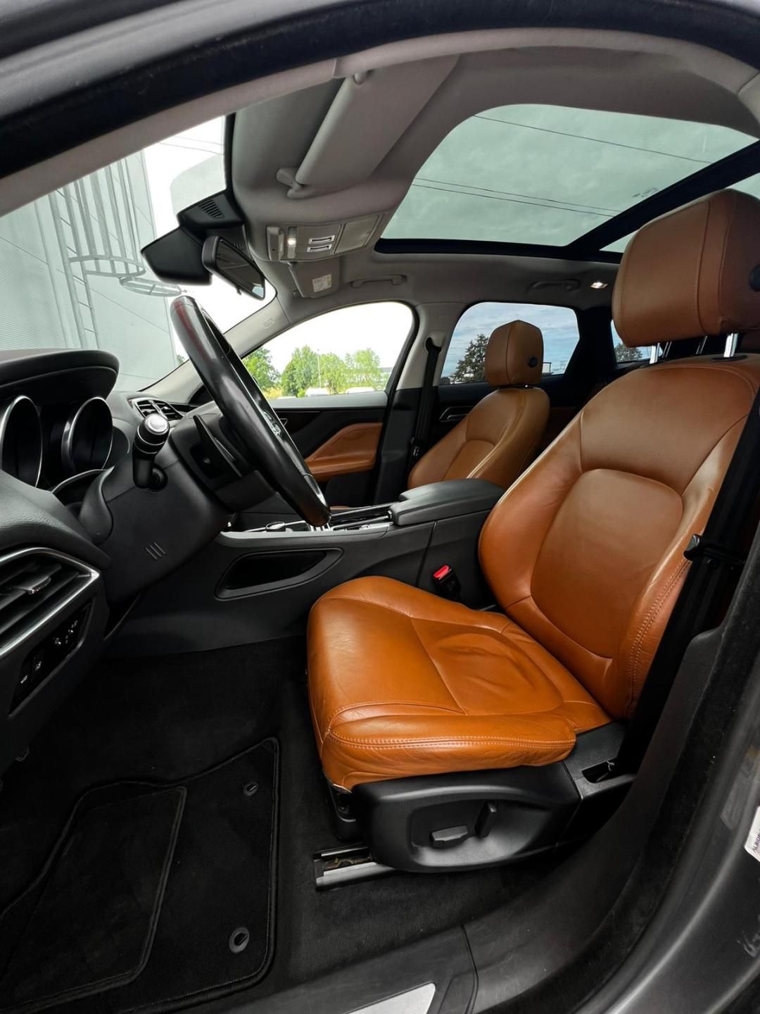 Jaguar F-Pace, 20d Aut. Prestige AWD PANO TZ - fotka 6