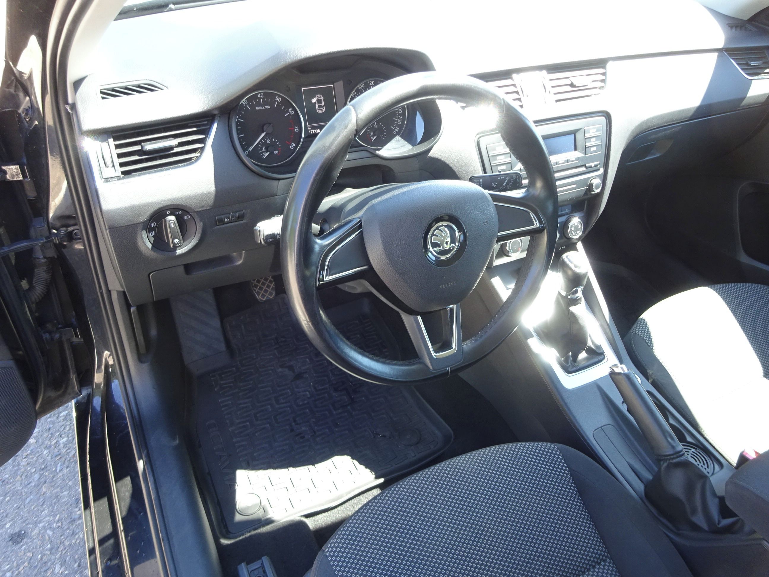 Škoda Octavia, 1.2 TSI (77 KW) KOUPENO ČR - fotka 5