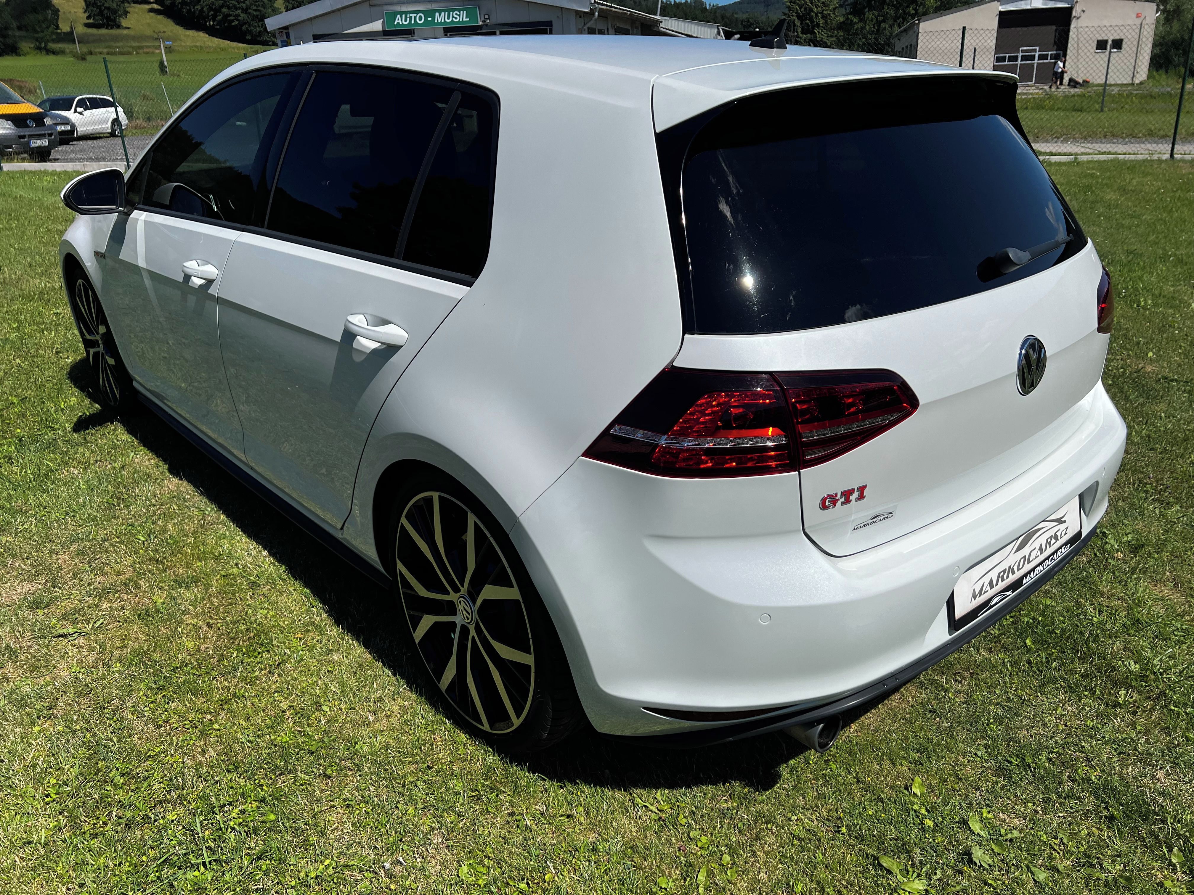 Volkswagen Golf, VII 2.0 GTi 169 KW DSG - fotka 6