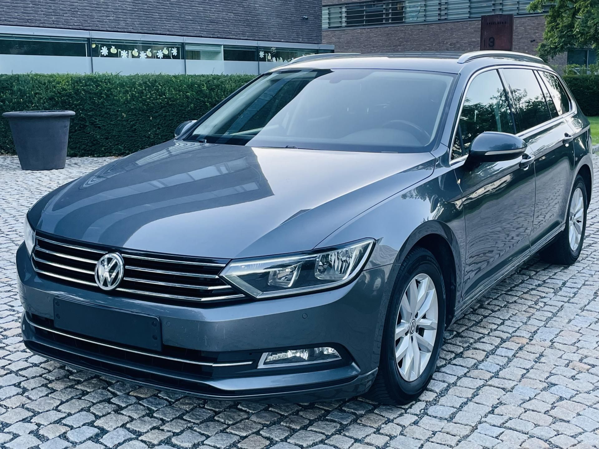 Volkswagen Passat, 2.0TDI MANUÁL VÝHŘEV KAMERA - fotka 4