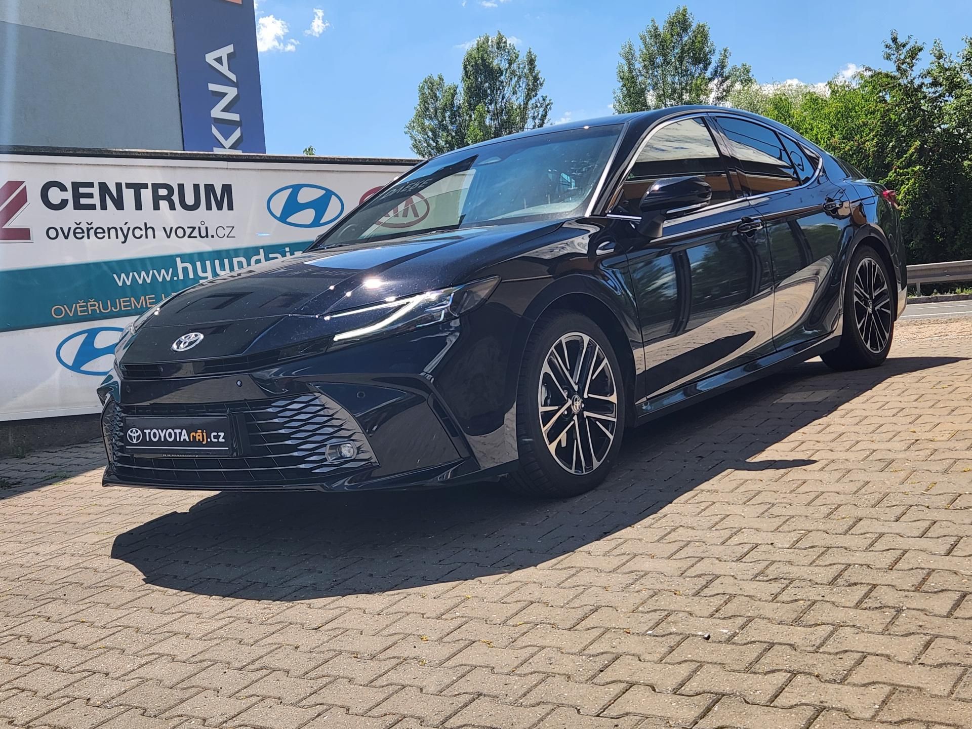 Toyota Camry, 2.5-1.MAJ.-HYBRID-MAX VÝBAVA
