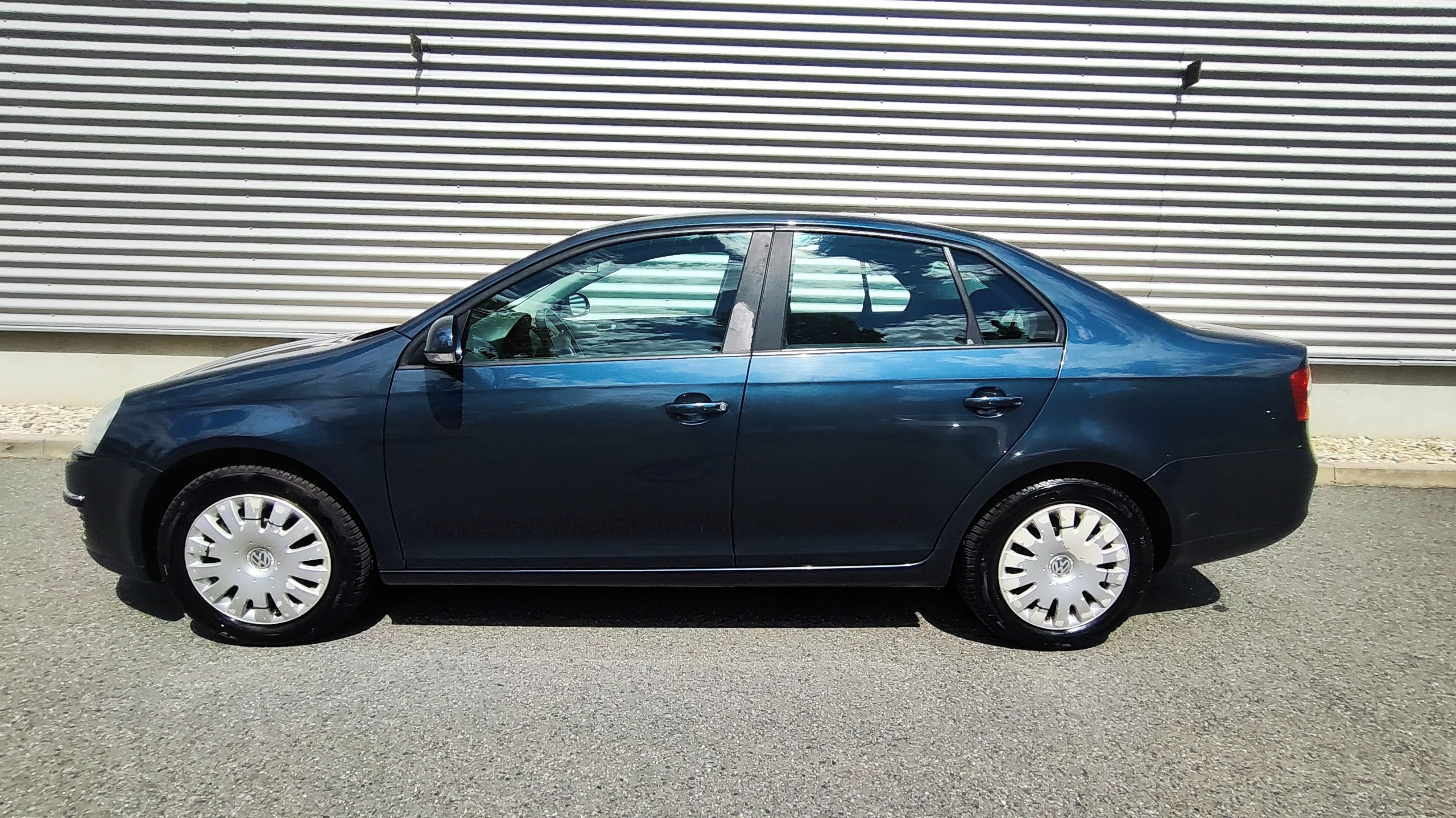 Volkswagen Jetta, 1.6 MPI Comfortline ČR - fotka 5