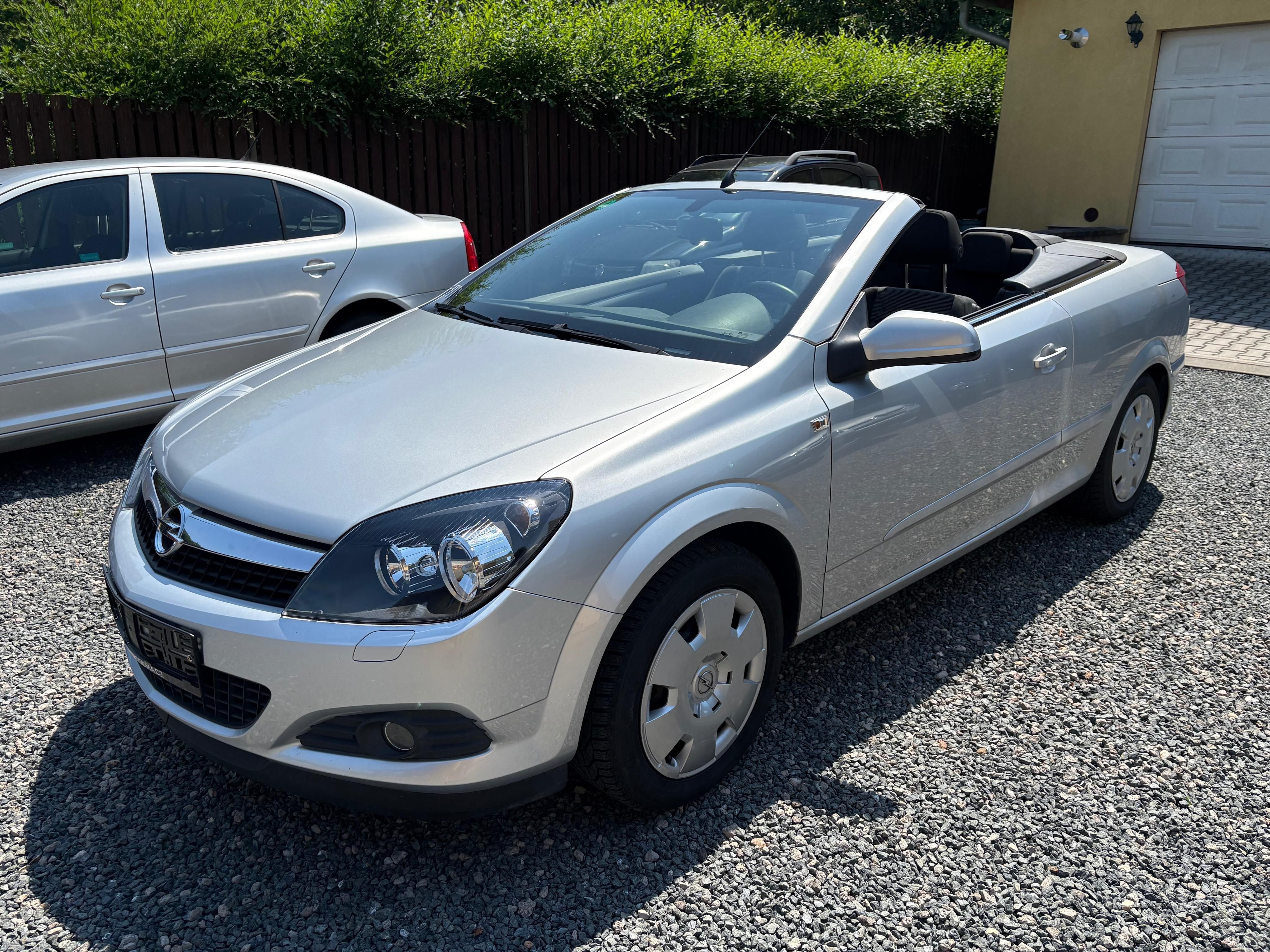Opel Astra, 1.8 16V Twin Top - fotka 2