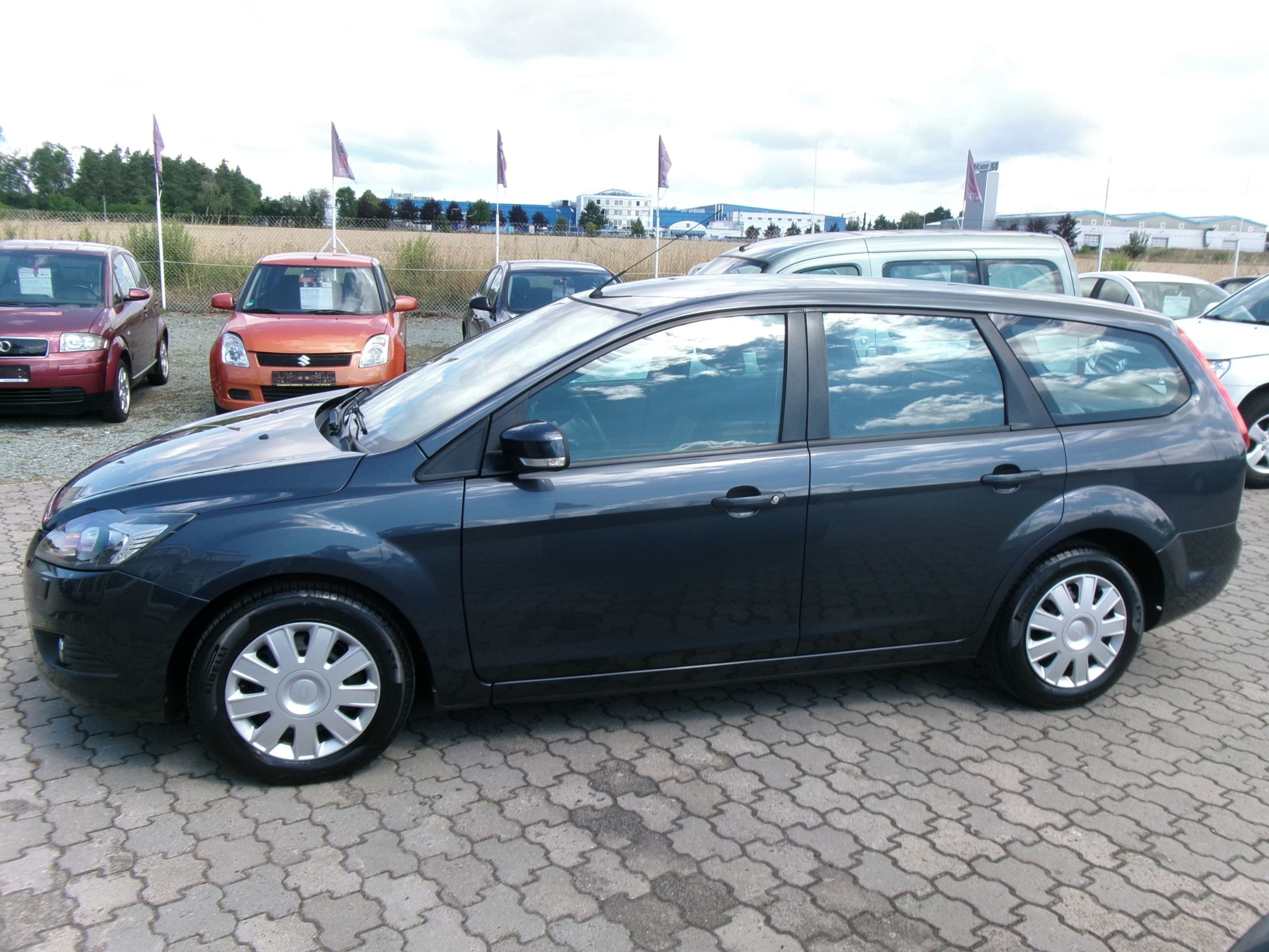 Ford Focus, 1.8I 1.MAJ.SERVISKA,2X KOLA - fotka 4