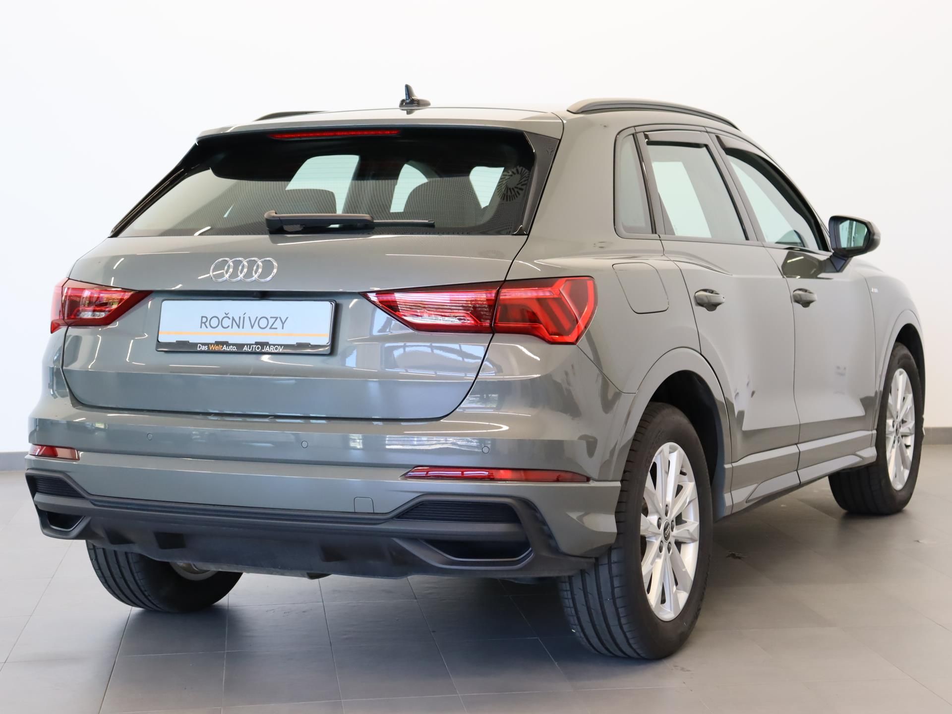 Audi Q3, S line 35 TDI 110 kW - fotka 2