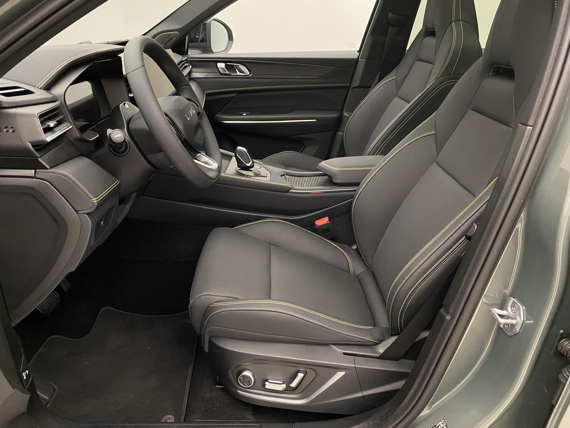 Lynk & Co 01, MORE PHEV AUT CZ - fotka 3