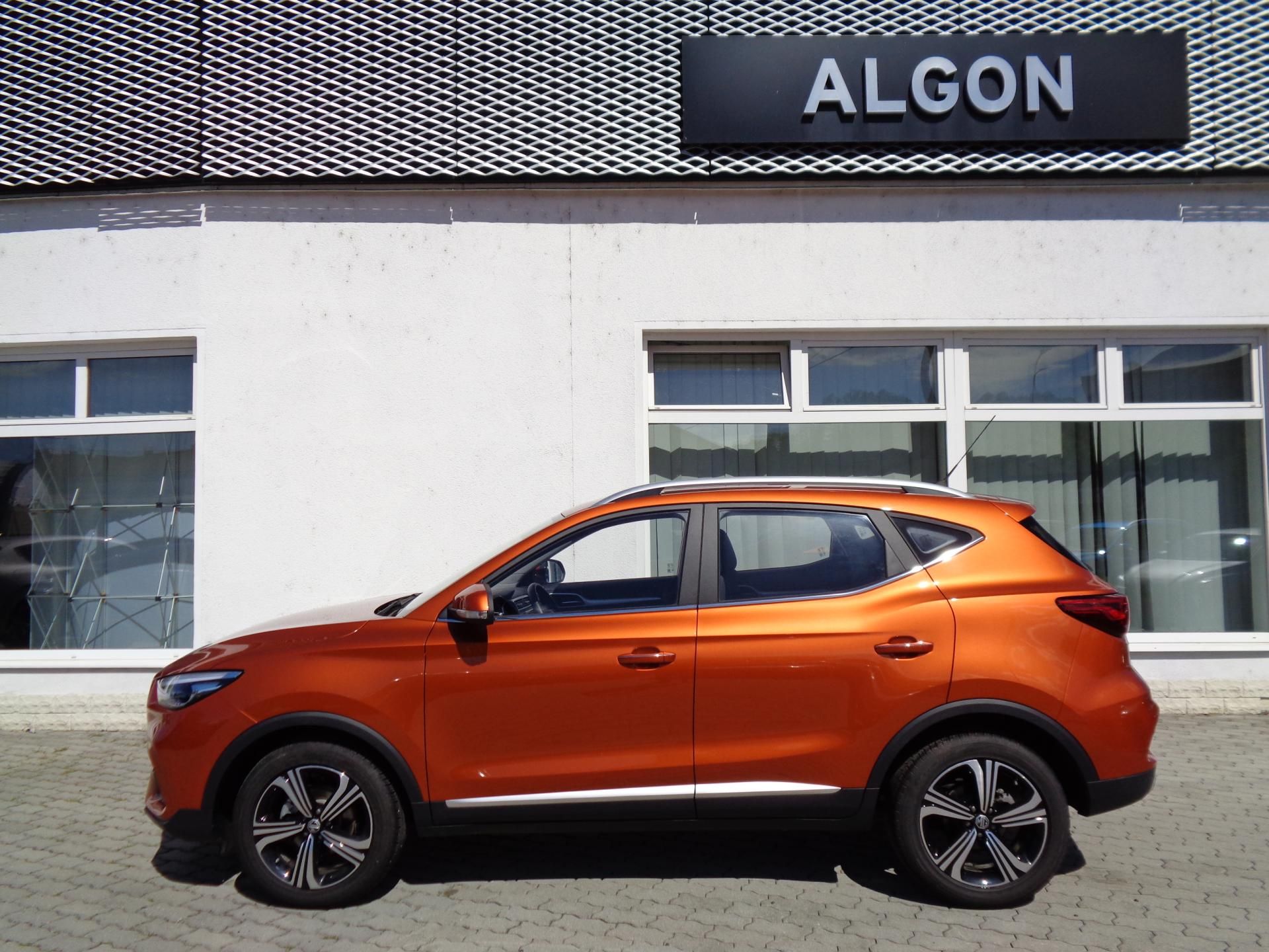 MG ZS, 1,5 106 PS, Ess-plus, MÁLO KM!