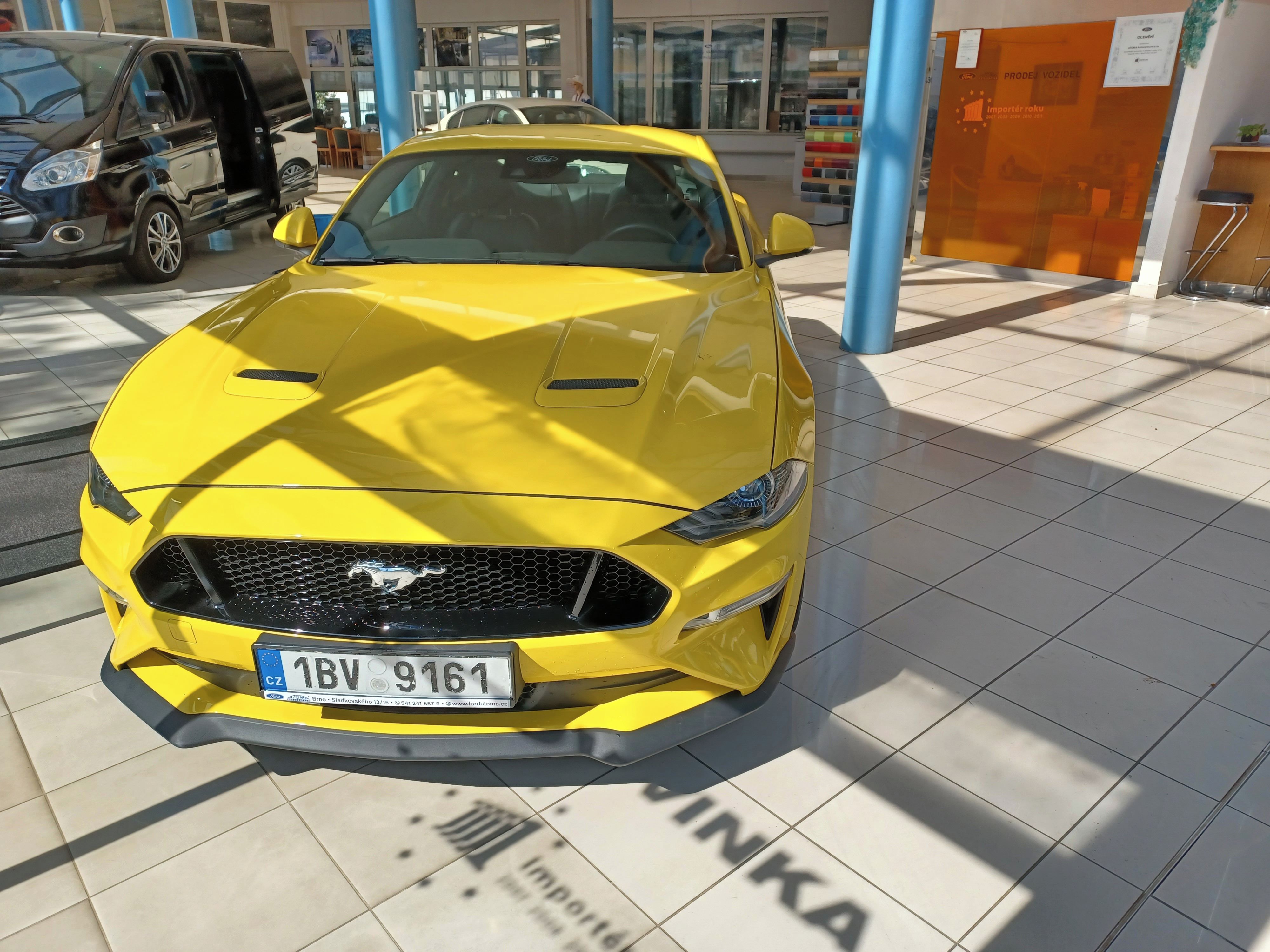 Ford Mustang, 1 majitel CZ perfektní stav - fotka 2
