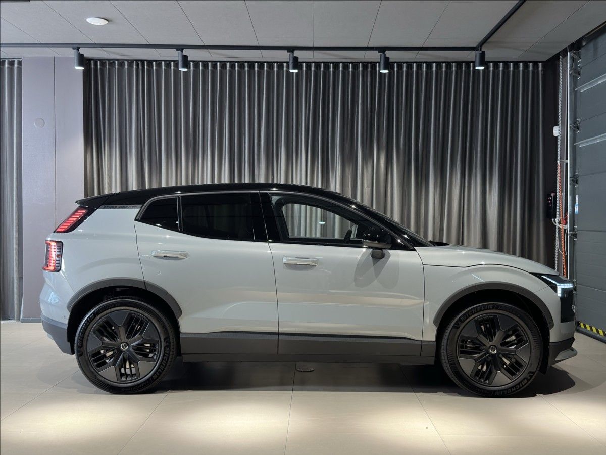 Volvo EX30, P8 AWD  Ultra Cross Country - fotka 3