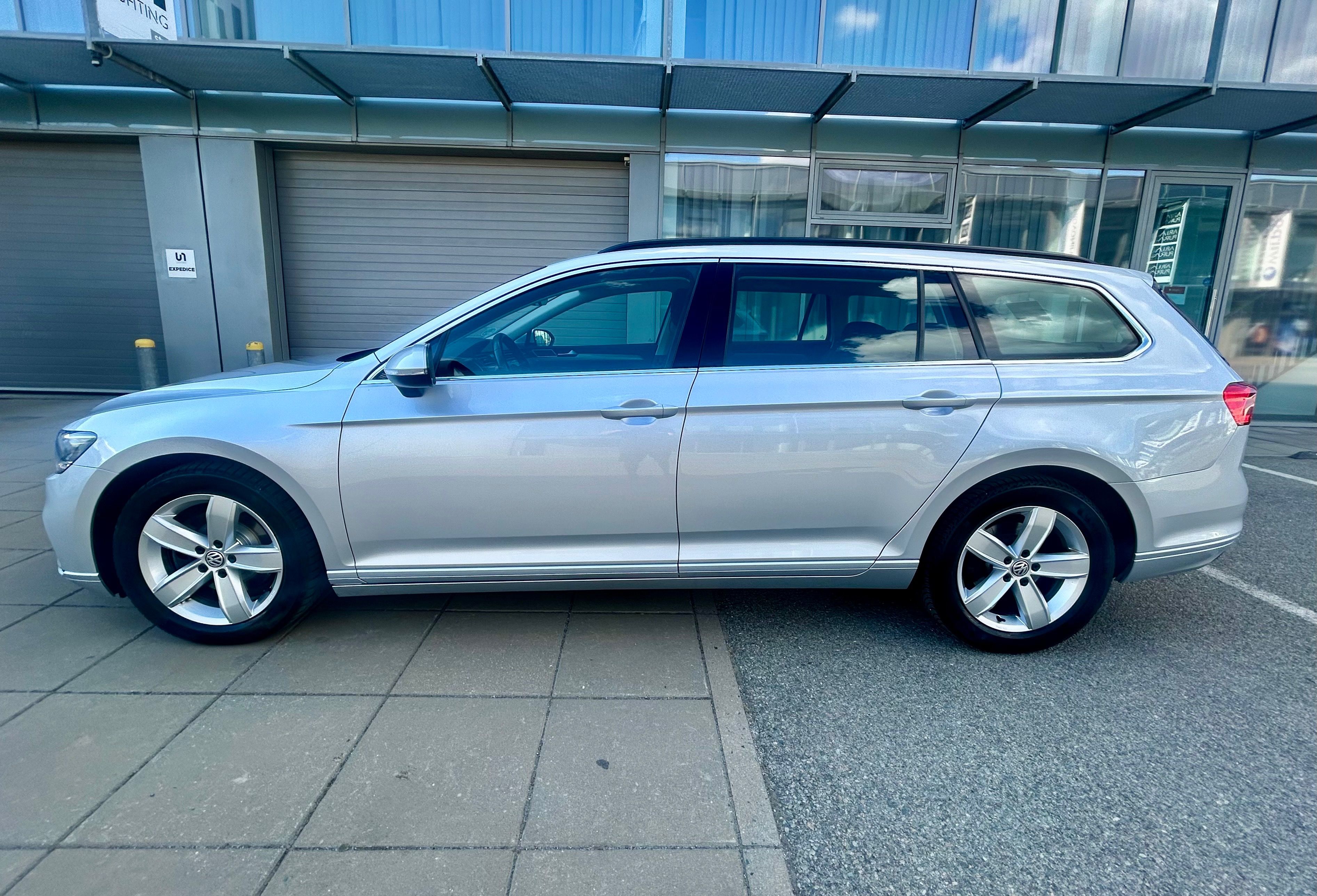 Volkswagen Passat, 2.0TDi 110KW MANUÁL LED-ACC - fotka 4