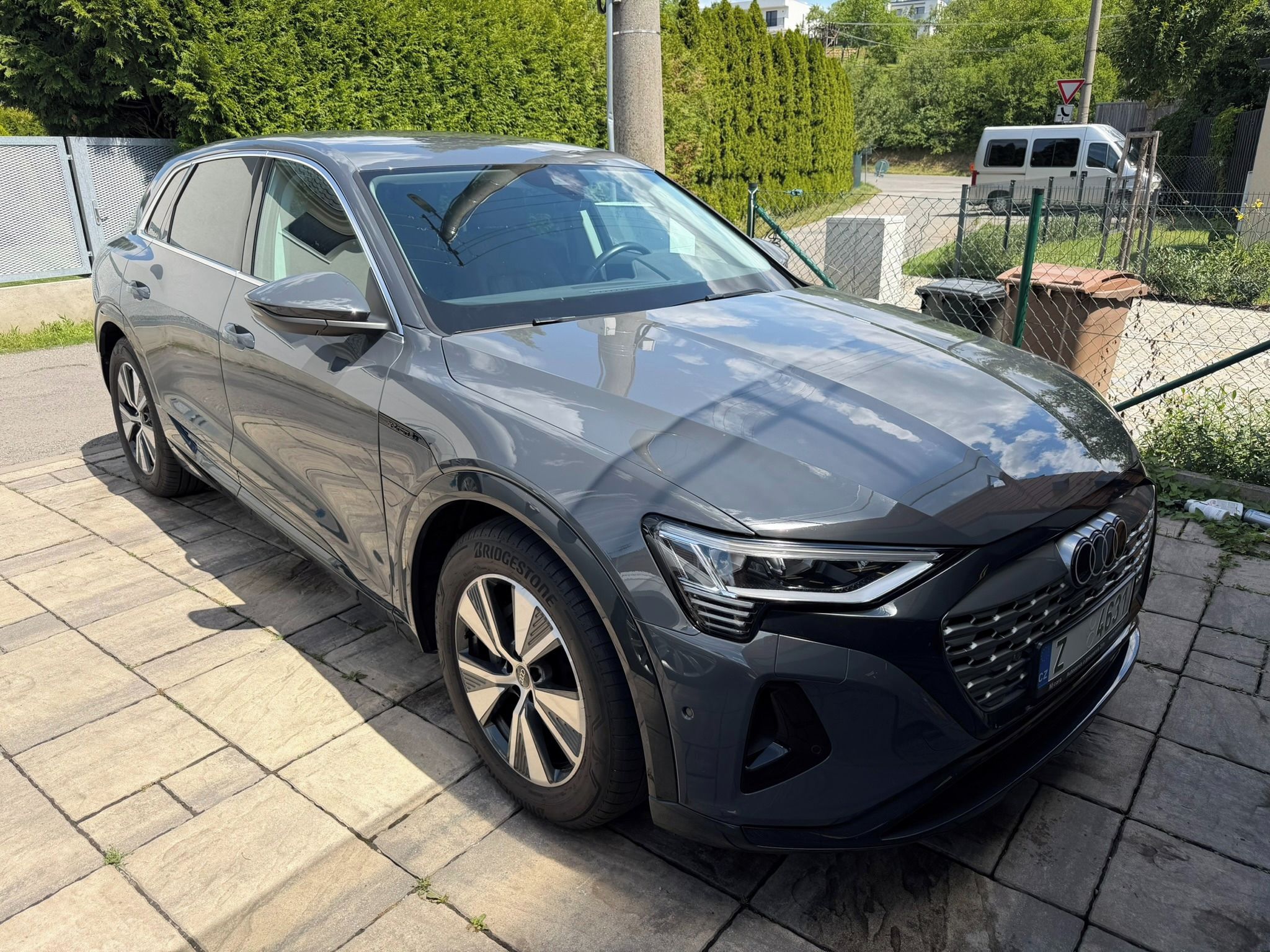 Audi Q8 e-tron, 55 Asistenti Matrix Tažné
