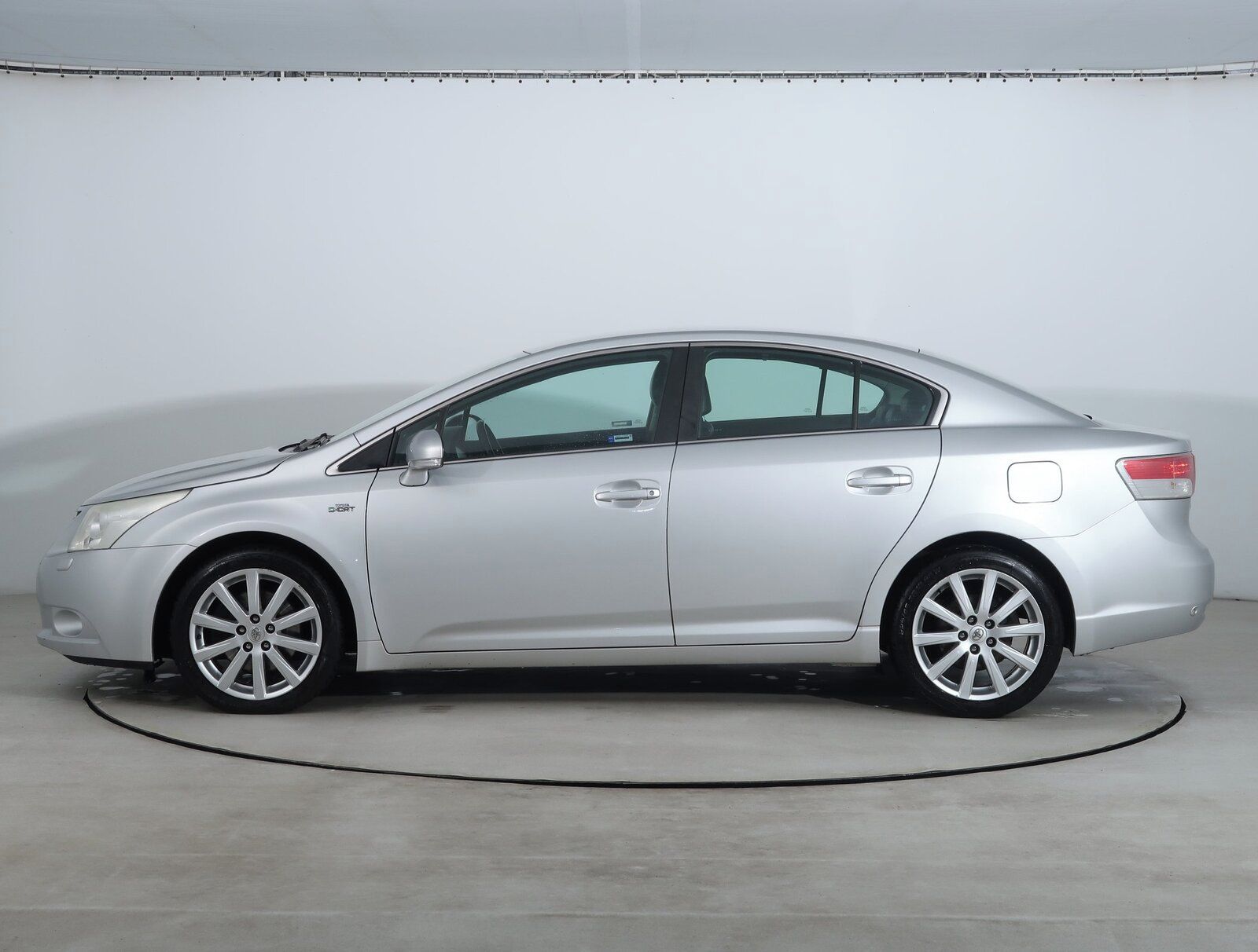 Toyota Avensis, 2.2 D-4D, Automat, Navi - fotka 3