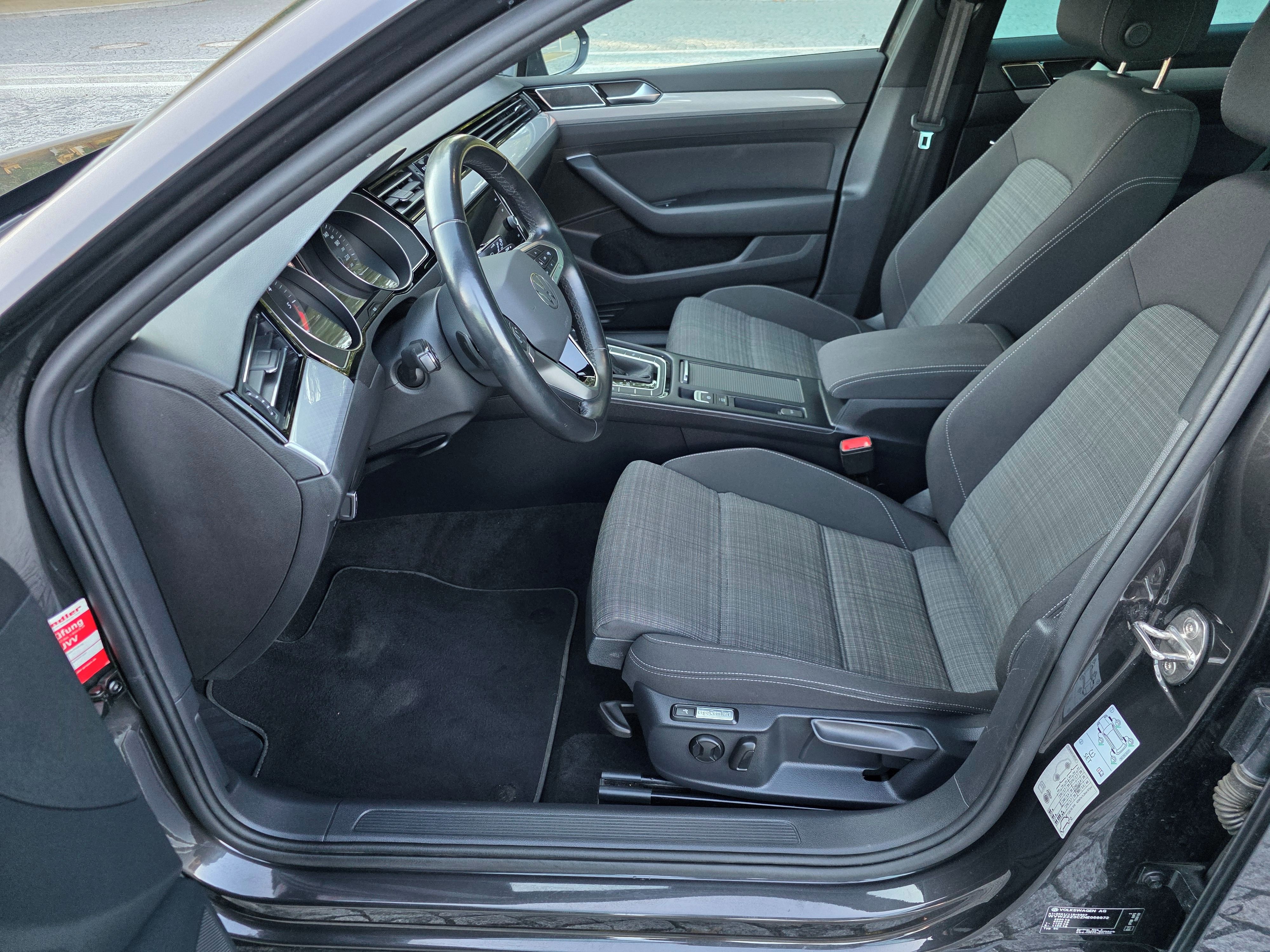 Volkswagen Passat, 2.0 TDI 110kW DSG 1.majitel - fotka 6