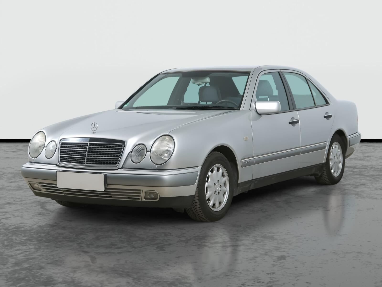 Mercedes-Benz Třídy E, 230, Automat, Tažné - fotka 2