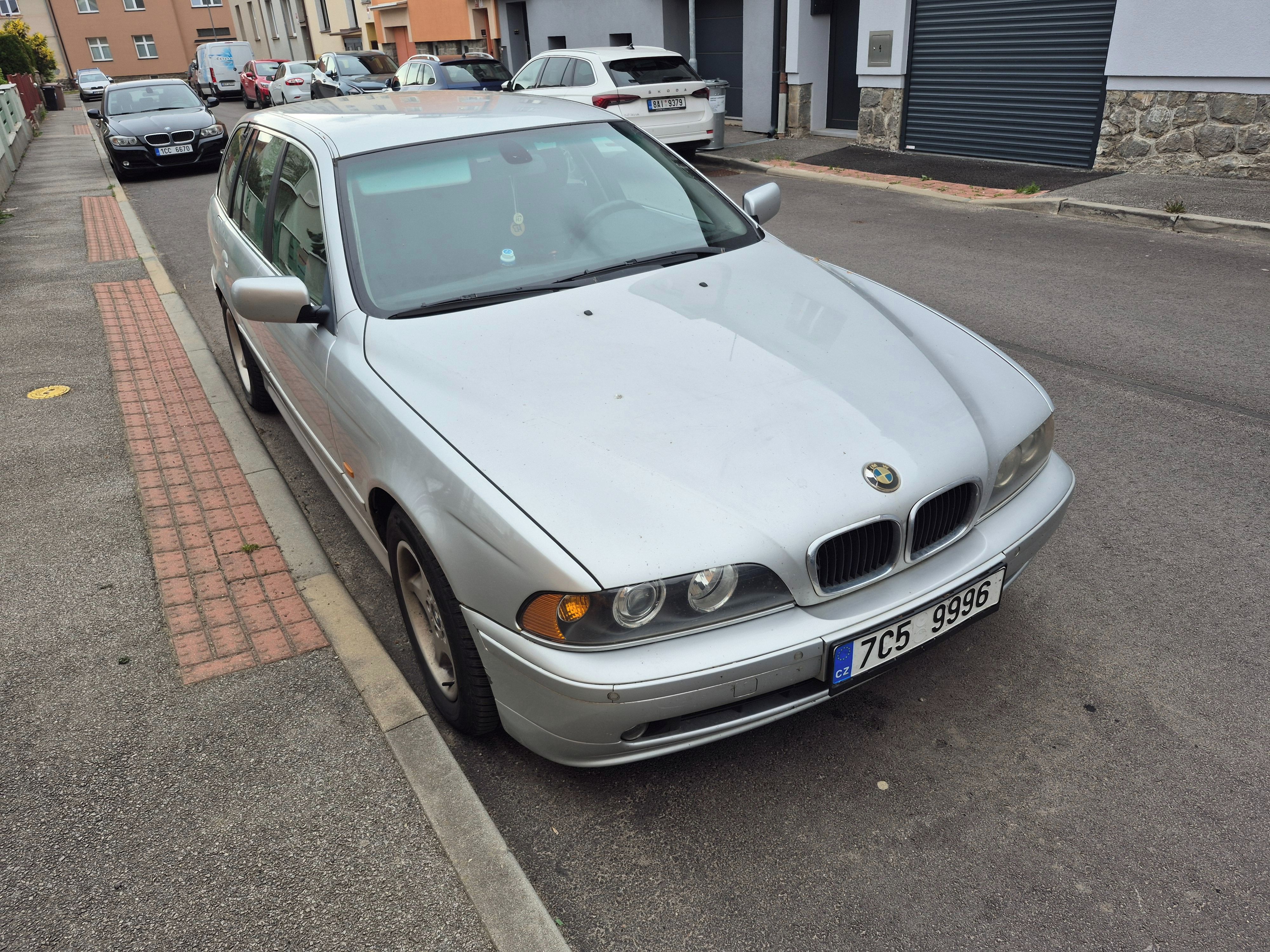 BMW Řada 5, 530d; automat. po facelift - fotka 2