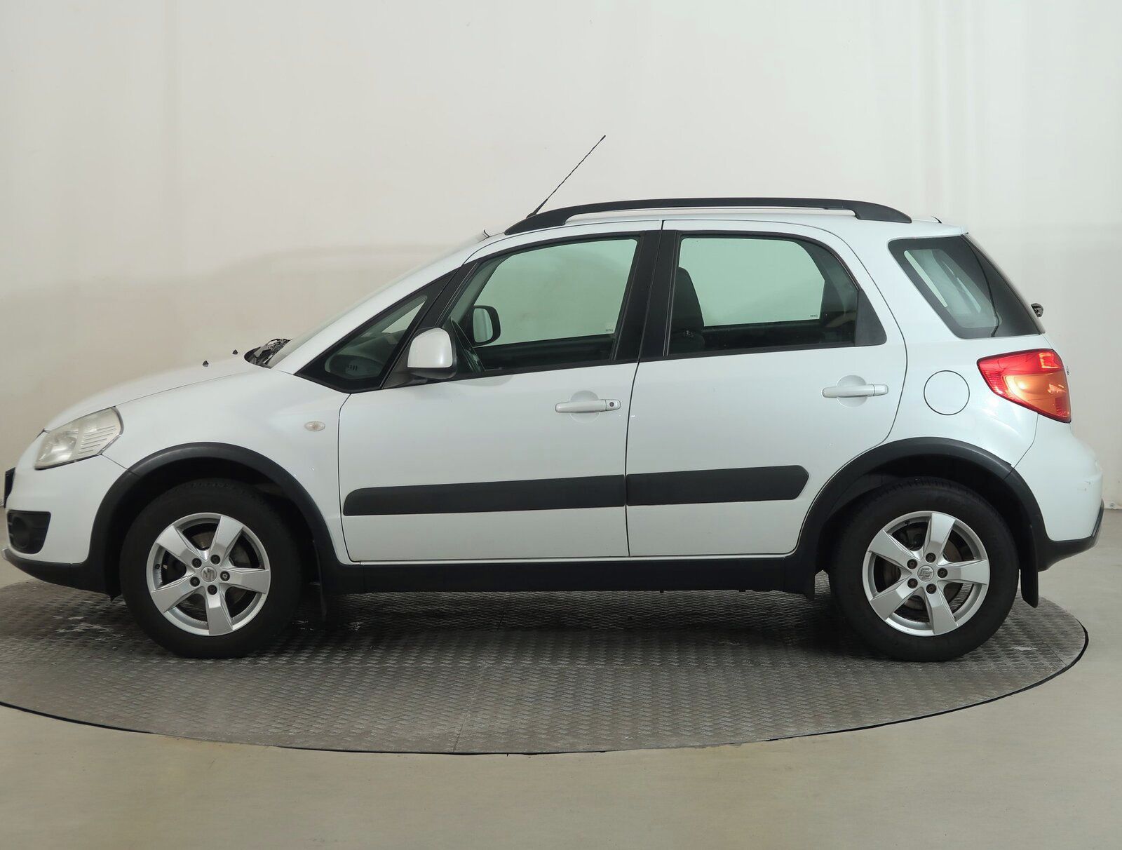 Suzuki SX4, 1.6 VVT, 4X4, ČR,1.maj - fotka 3