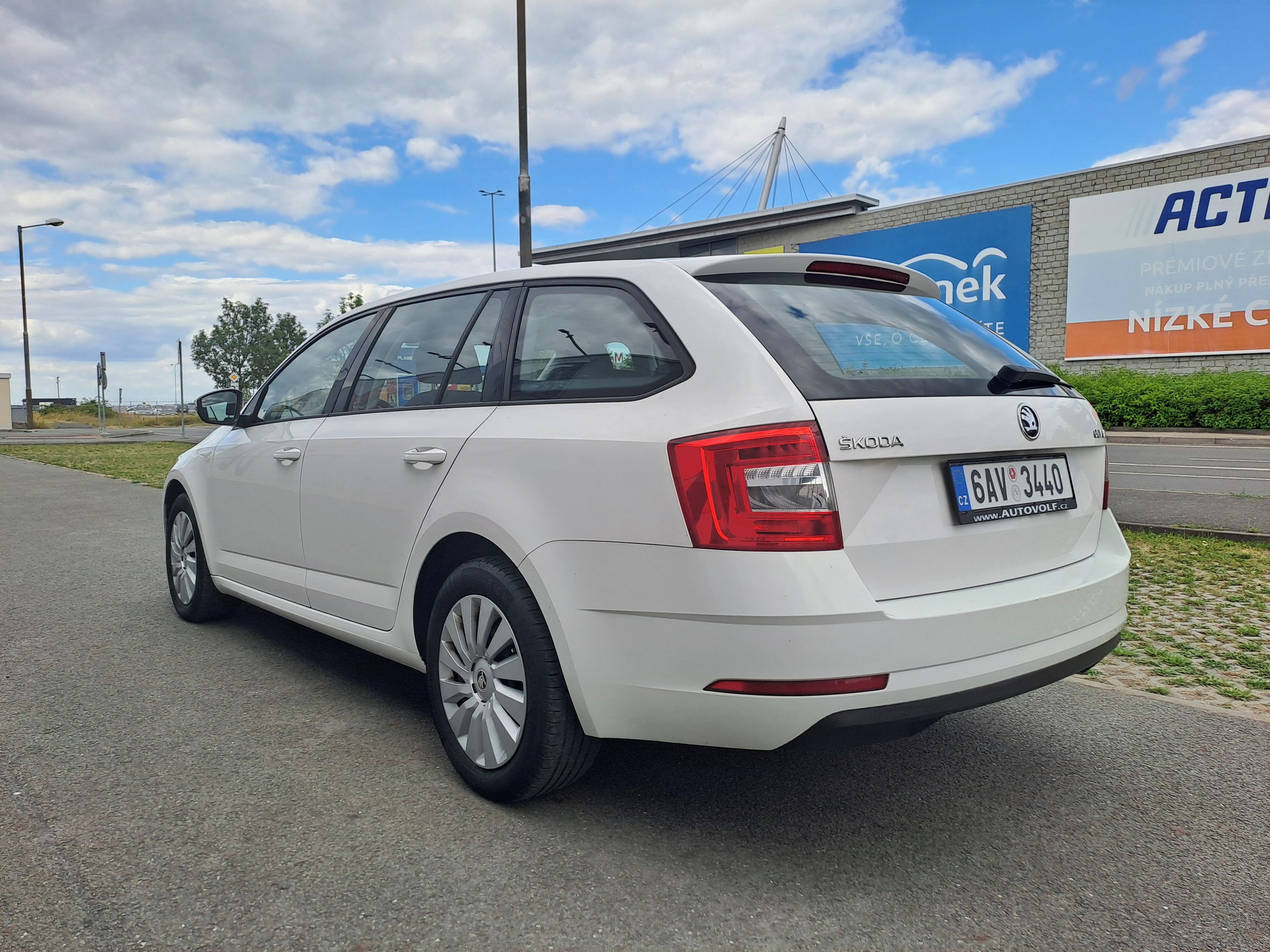 Škoda Octavia, 1.6TDI 85KW 1.MAJ VELMI PĚKNÁ - fotka 5