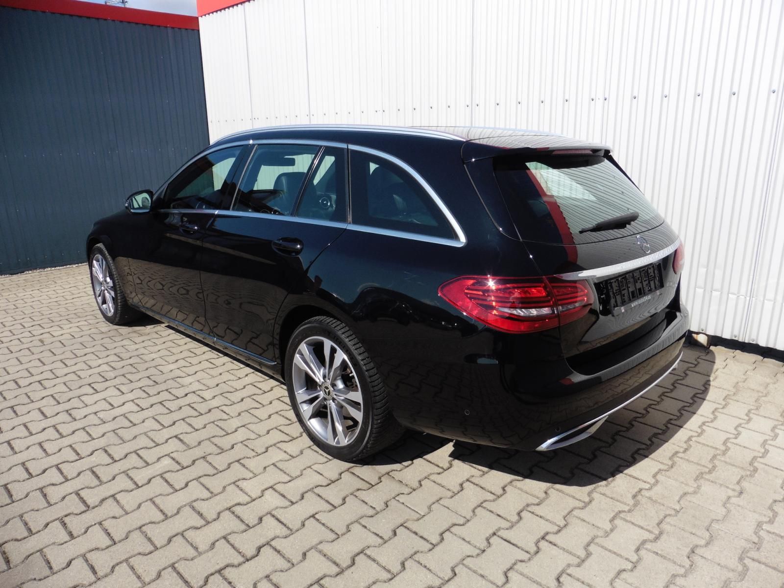 Mercedes-Benz Třídy C, 220d 4Matic Avantgarde, ... - fotka 4