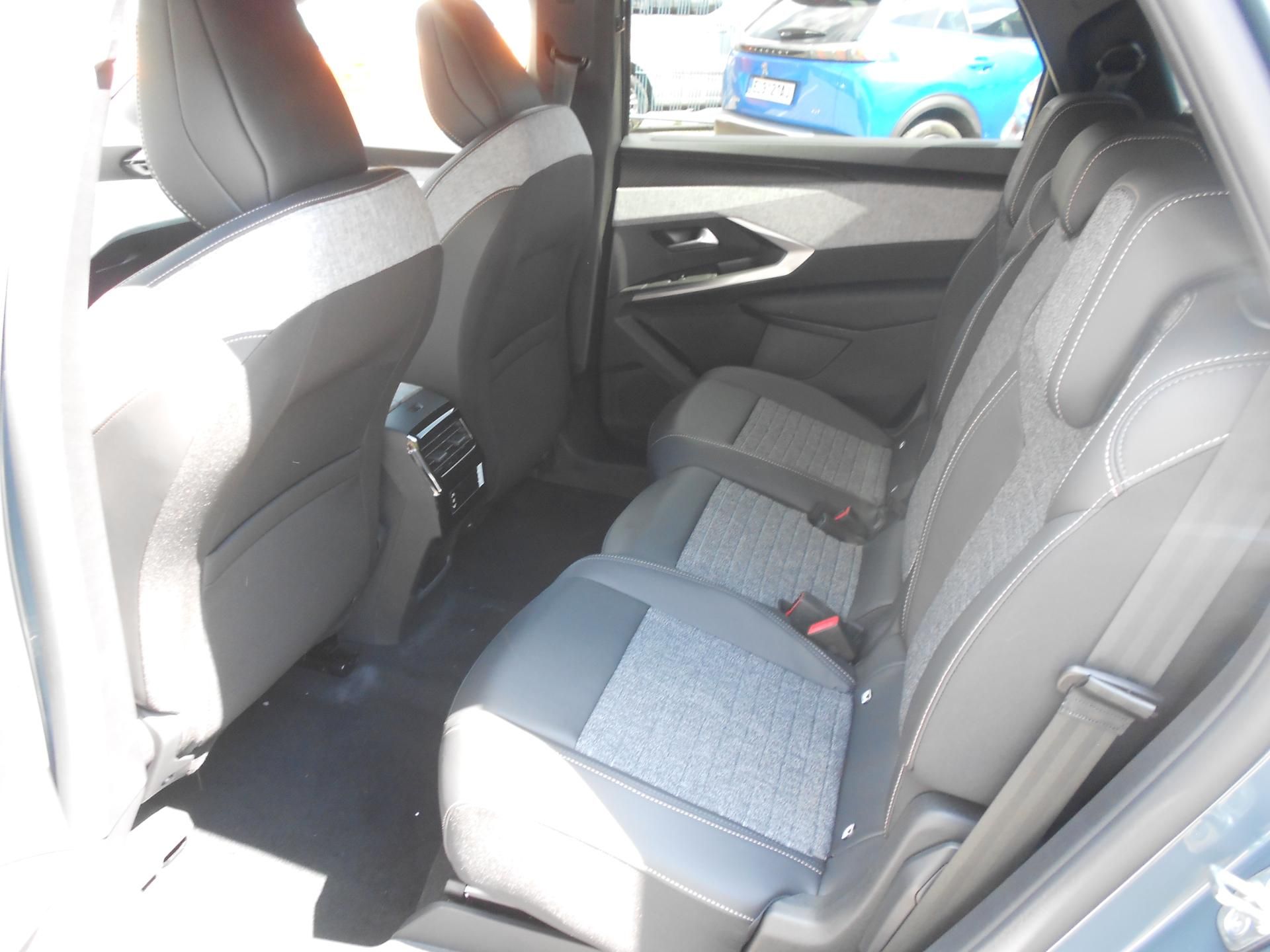 Peugeot 5008, BUSINESS Hybrid 145 e-DCS6 - fotka 5