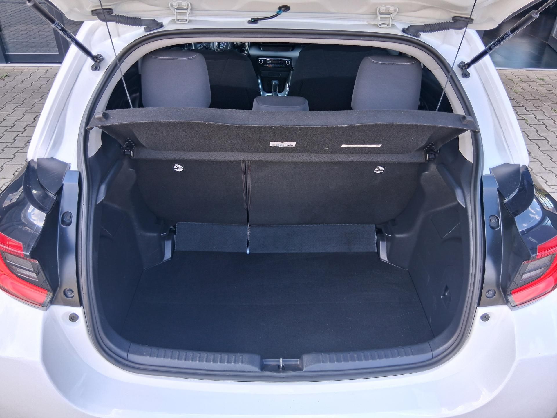 Toyota Yaris, COMFORT STYLE 1.5 Hyb. 85 kW - fotka 6