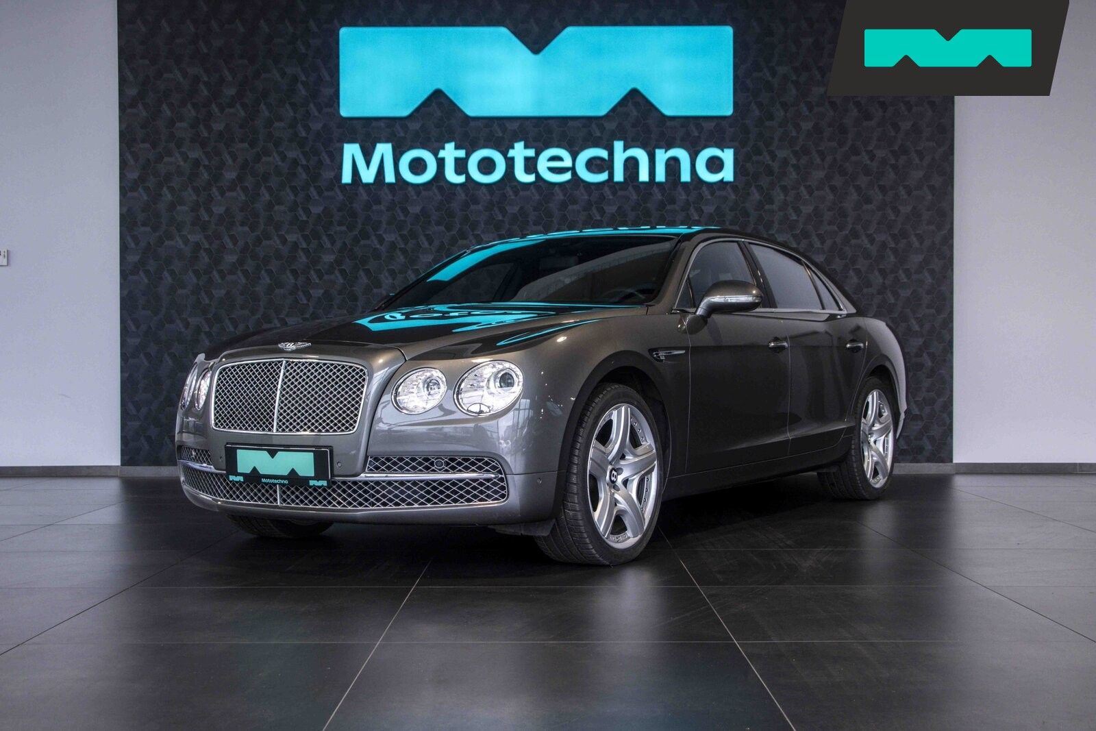Bentley Continental Flying Spur, W12, Vzduch, Pano, Paměť
