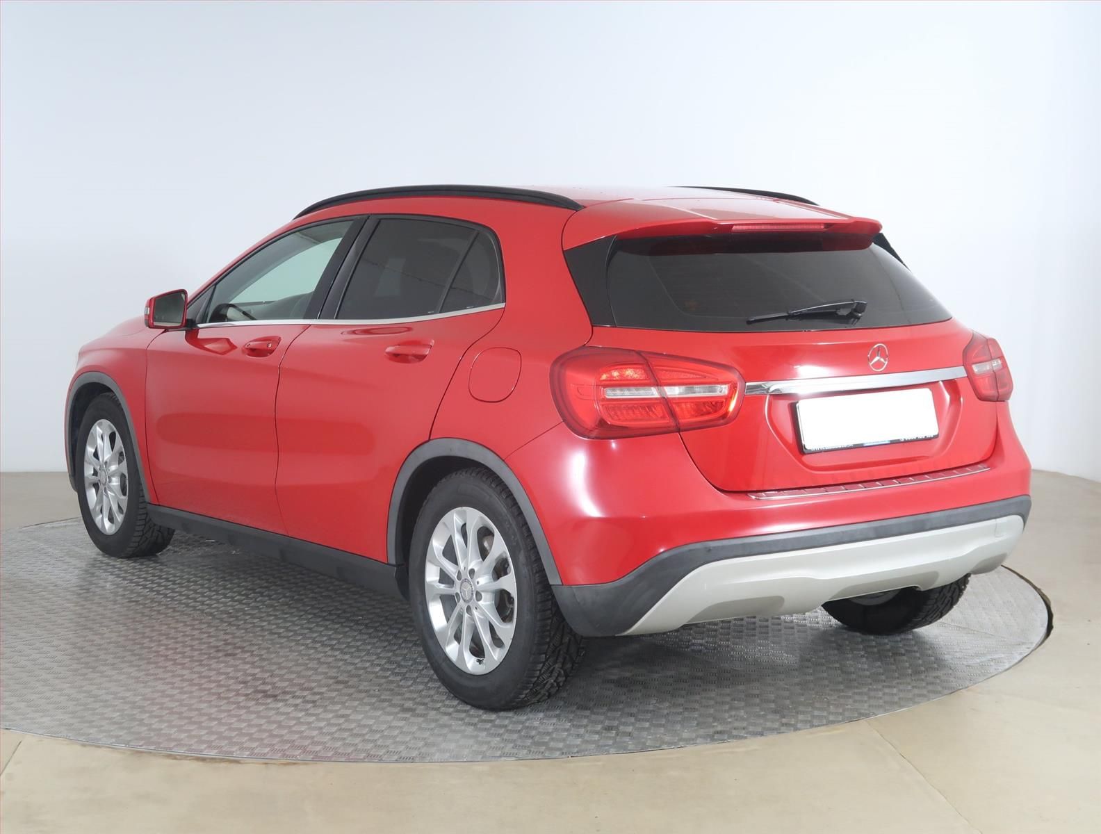 Mercedes-Benz GLA, 180 CDI, Progressive, Automat - fotka 4