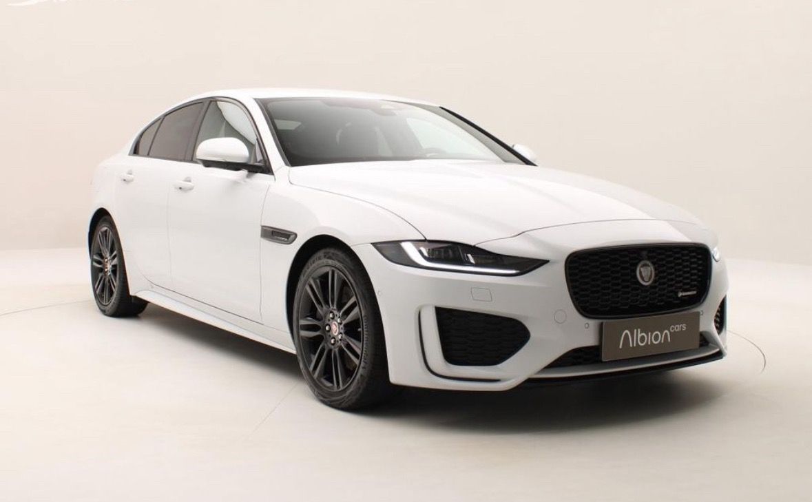 Jaguar XE, 2.0D RWD - fotka 3