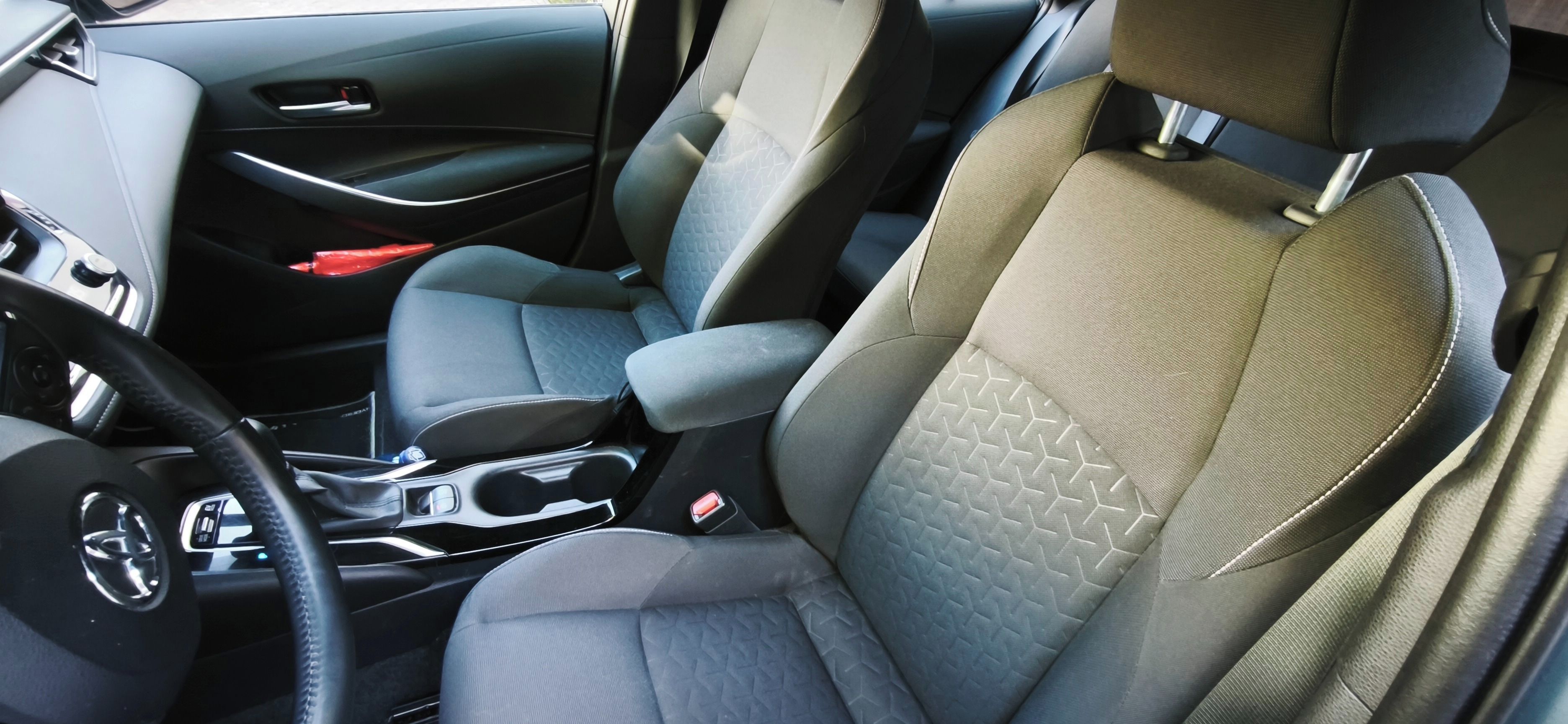 Toyota Corolla, Touring Sports 1.8, hybrid - fotka 5