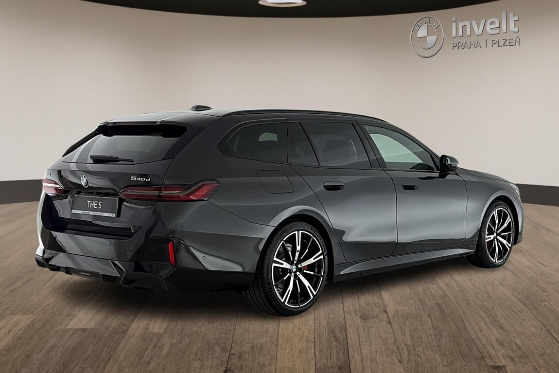 BMW Řada 5, 540d xDrive Touring - fotka 3