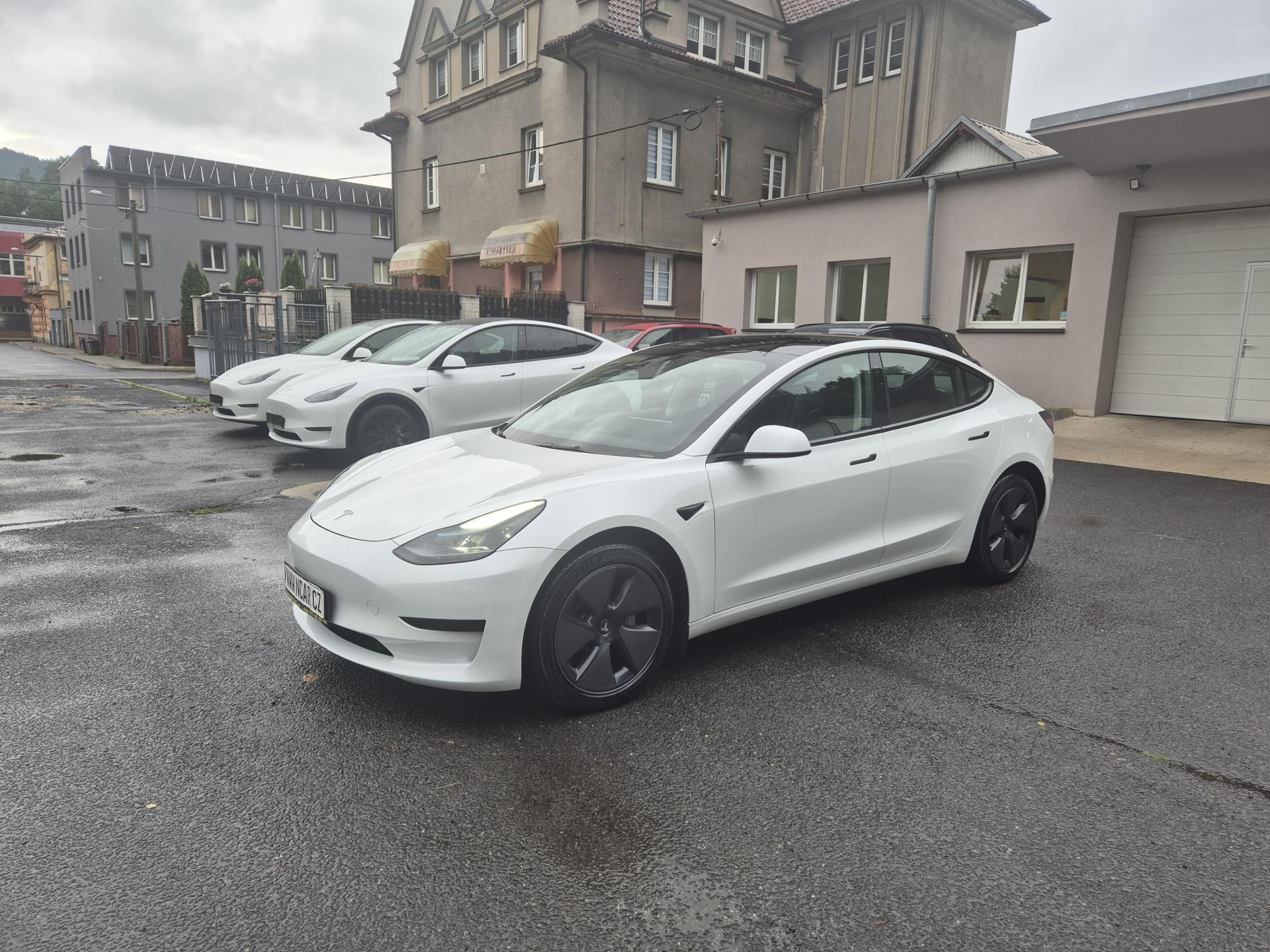 Tesla Model 3, STANDART RANGE 208kw SOH 93,6% - fotka 2