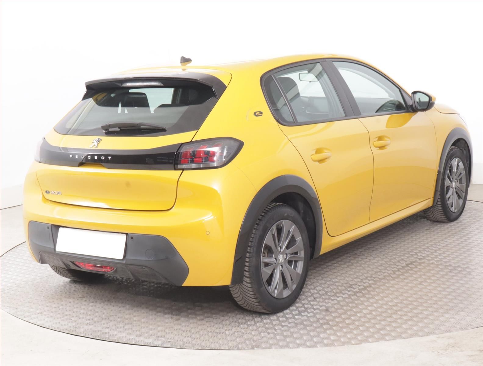 Peugeot 208, 50 kWh, SoH 89%, Automat - fotka 5
