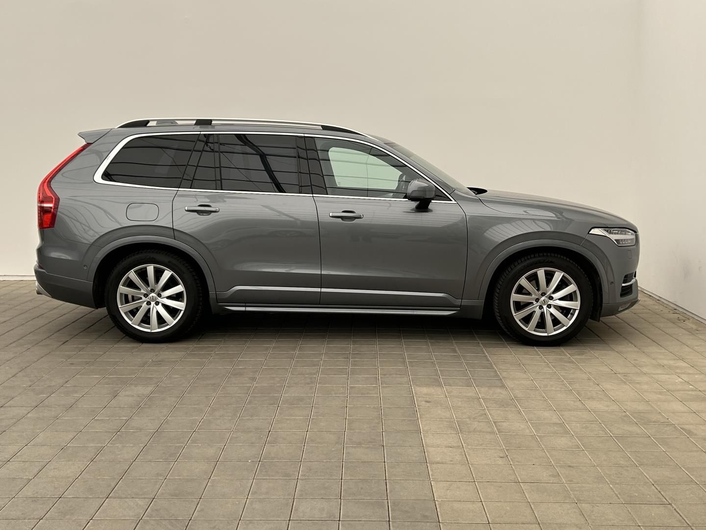 Volvo XC90, 2.0D5 165kW 4x4  Mommentum PRO - fotka 6