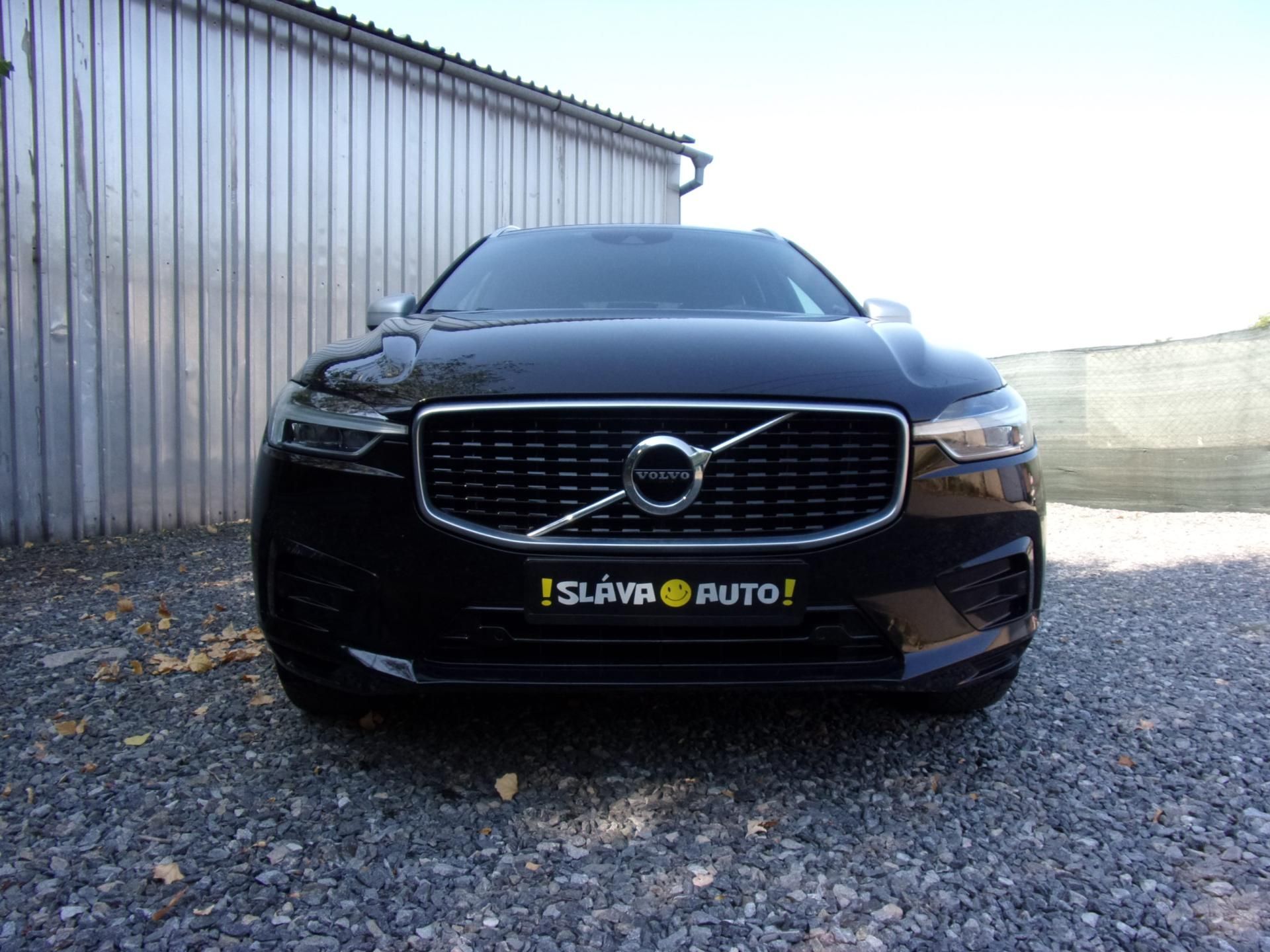 Volvo XC60, 2.0D4 140kW AWD R-LINE 148 000 - fotka 2